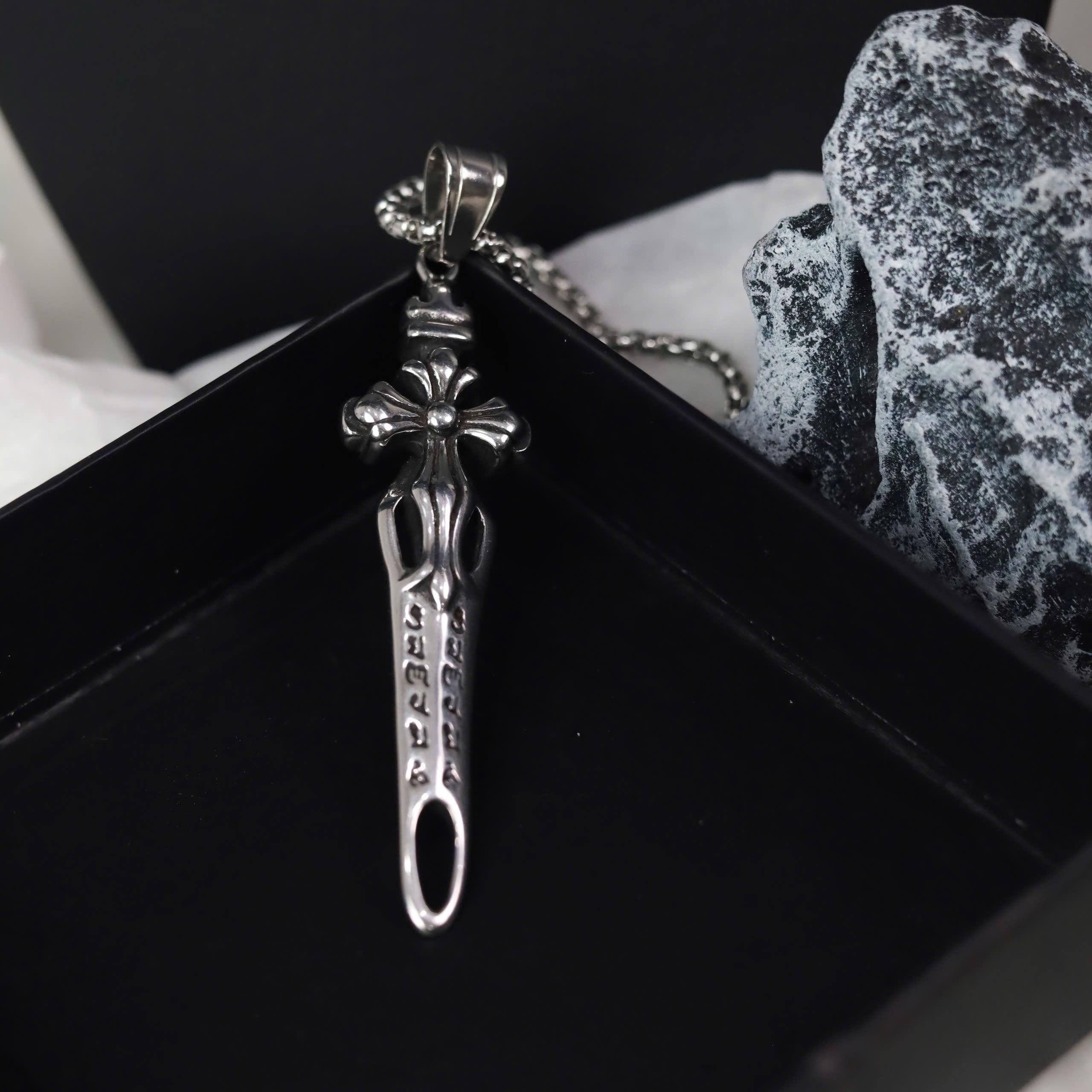 Vòng cổ titan chrome heart thánh giá_thumbnail_2