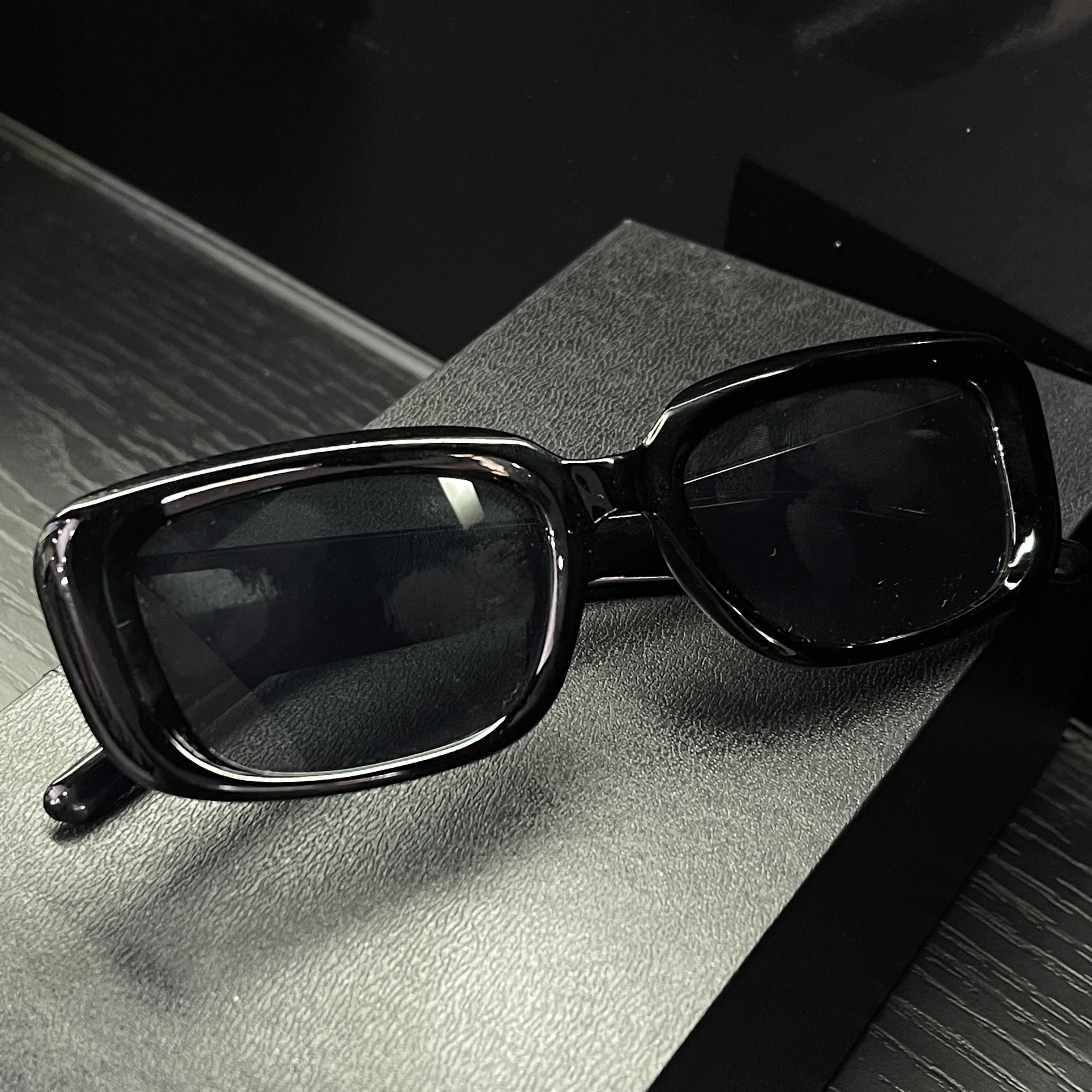 kính mắt forrm oval nhỏ star đen.