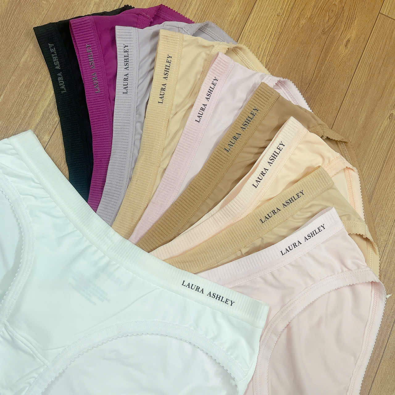 C59 CHIP NU LAURA 5C_thumbnail_3