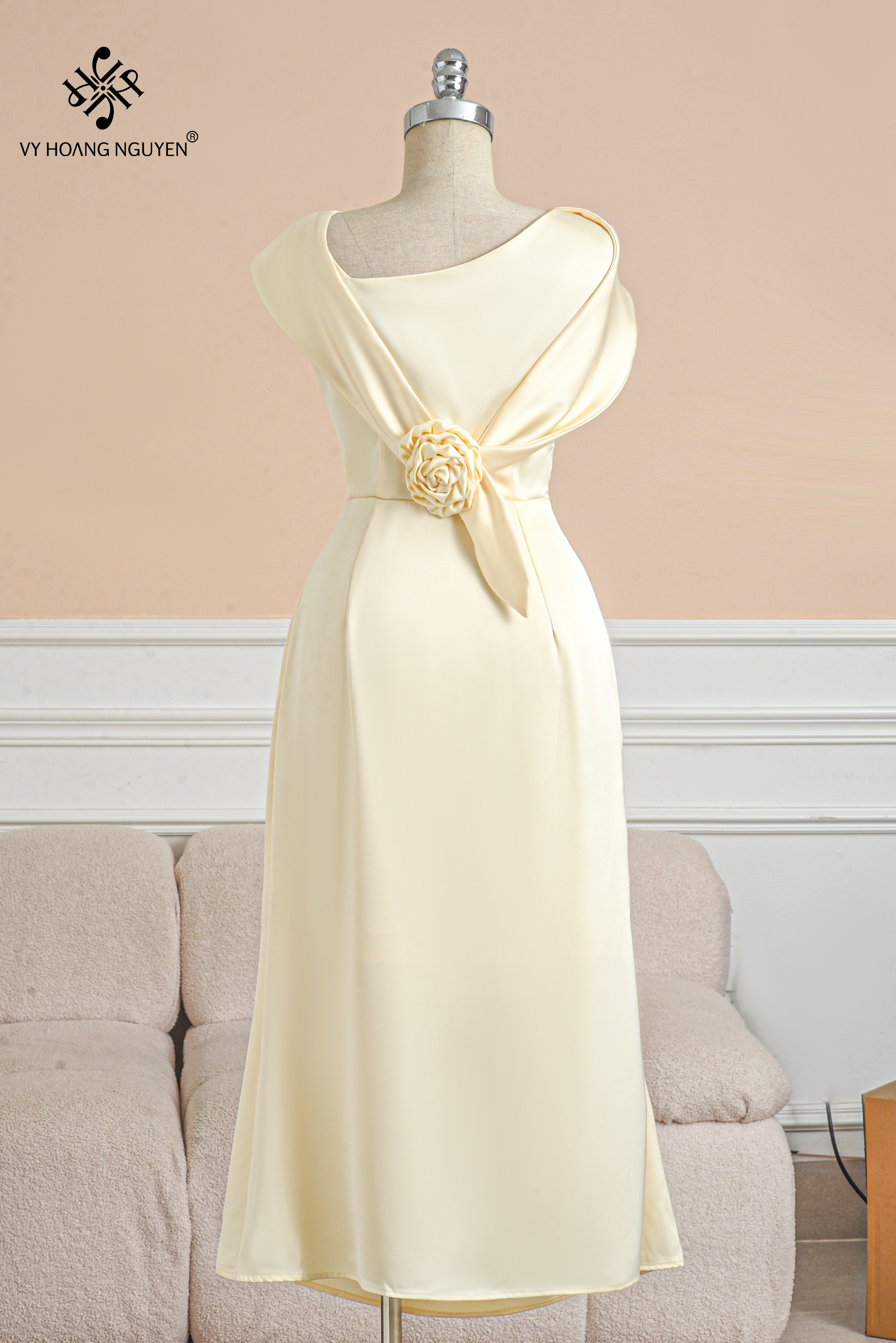 Đầm Lụa Đuôi Cá Trùm Vai Lệch