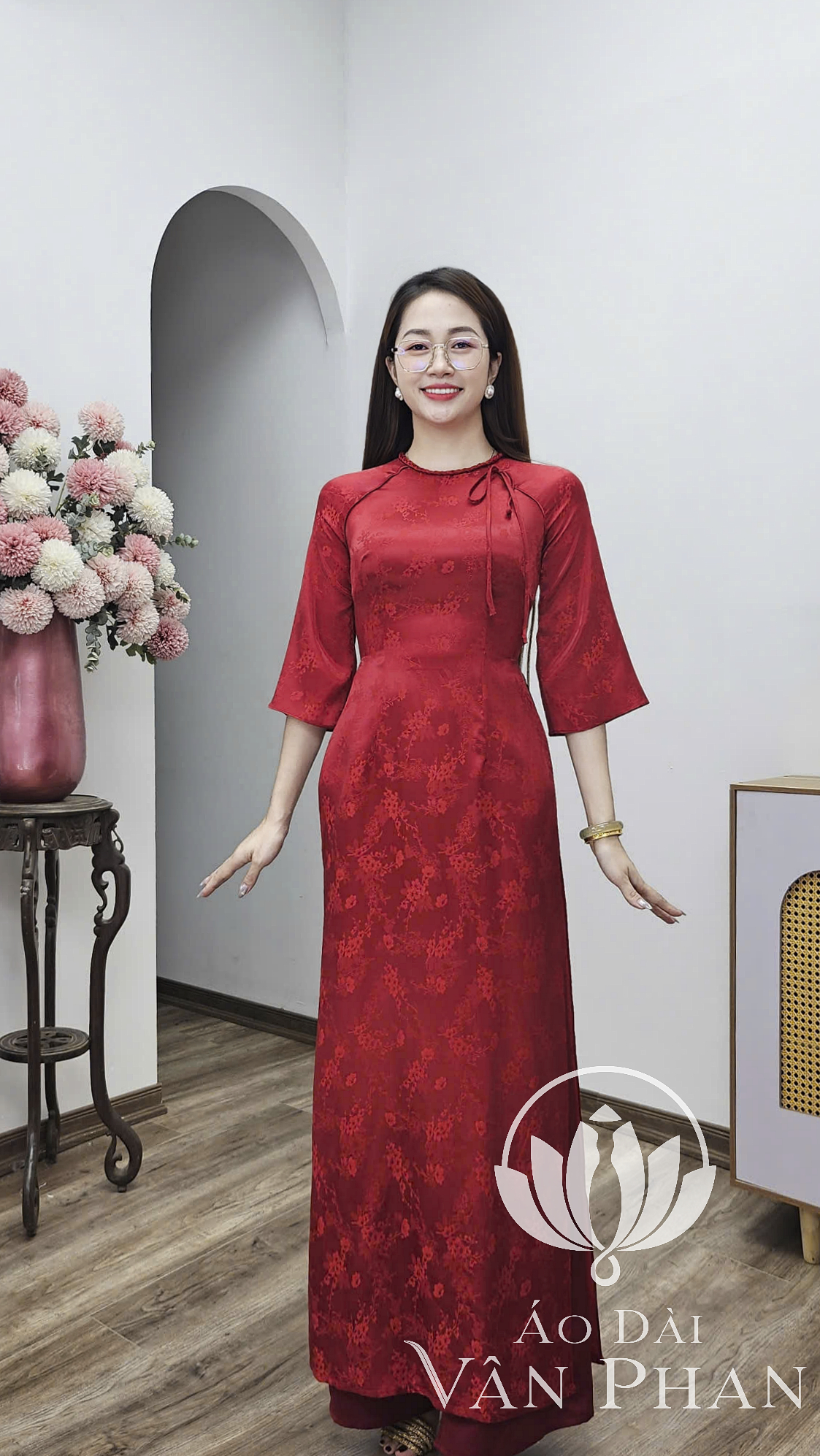 A3055 áo dài cổ khít tay loe gấm tiểu my màu đỏ_thumbnail_2