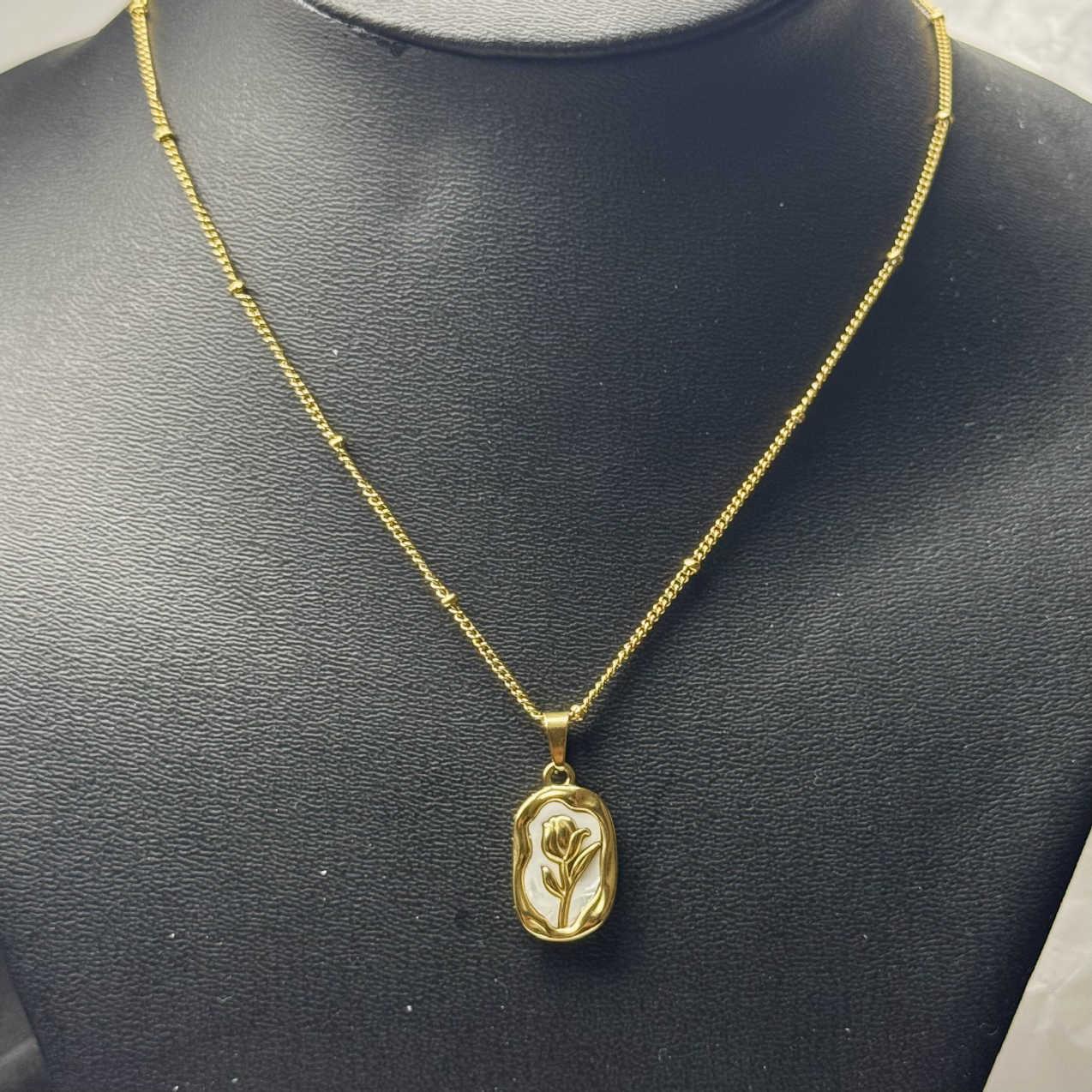 vòng cổ titan vàng charm chữ nhật khắc hoa cổ điển _thumbnail_1