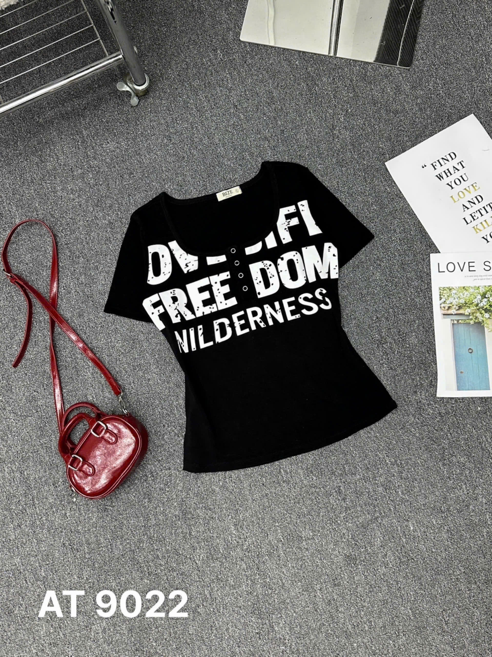 Áo thun cổ vuông phối chữ in bigsize AT9022 dành cho nàng mũm mĩm từ 55-90kg