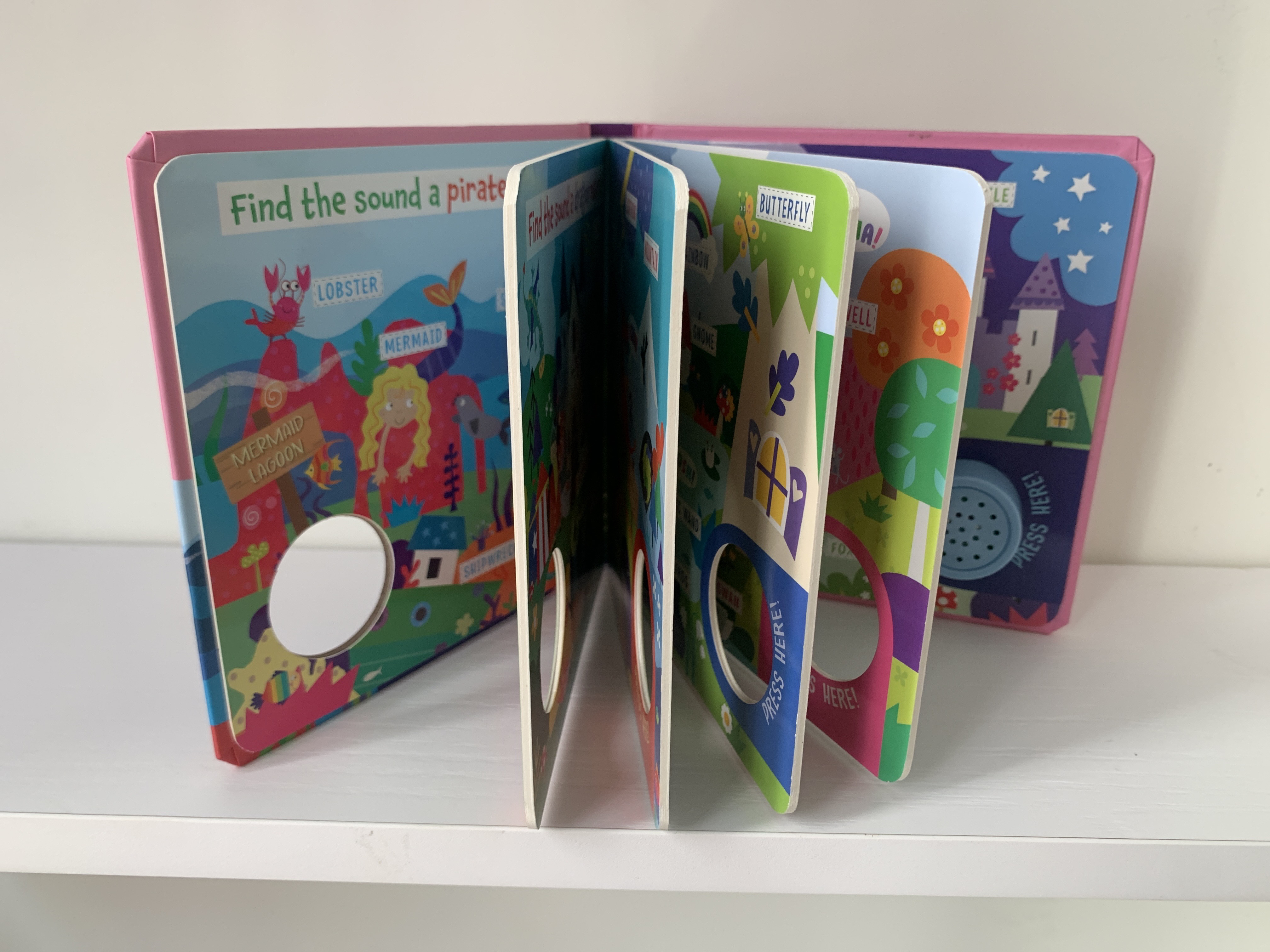 ROUND BUTTON SOUND BOOK - MAGICAL KINGDOM (FSC)_thumbnail_4