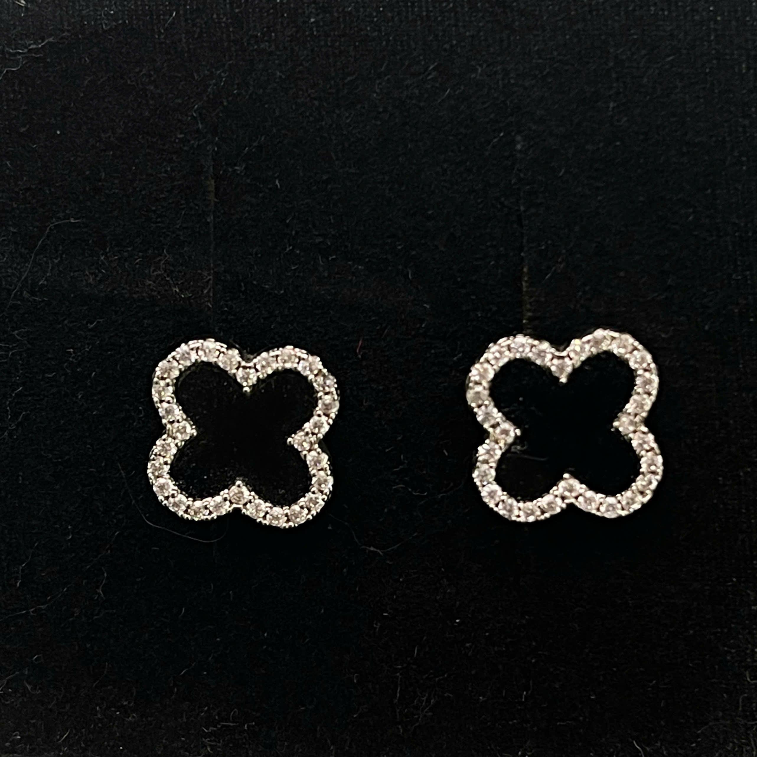 khuyên kiểu cặp cỏ bốn lá đen viền kim cương trắng titan.