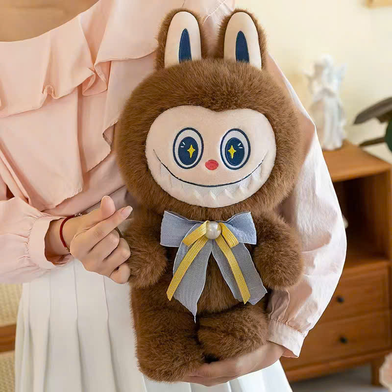 LABUBU ĐỨNG ĐEO NƠ