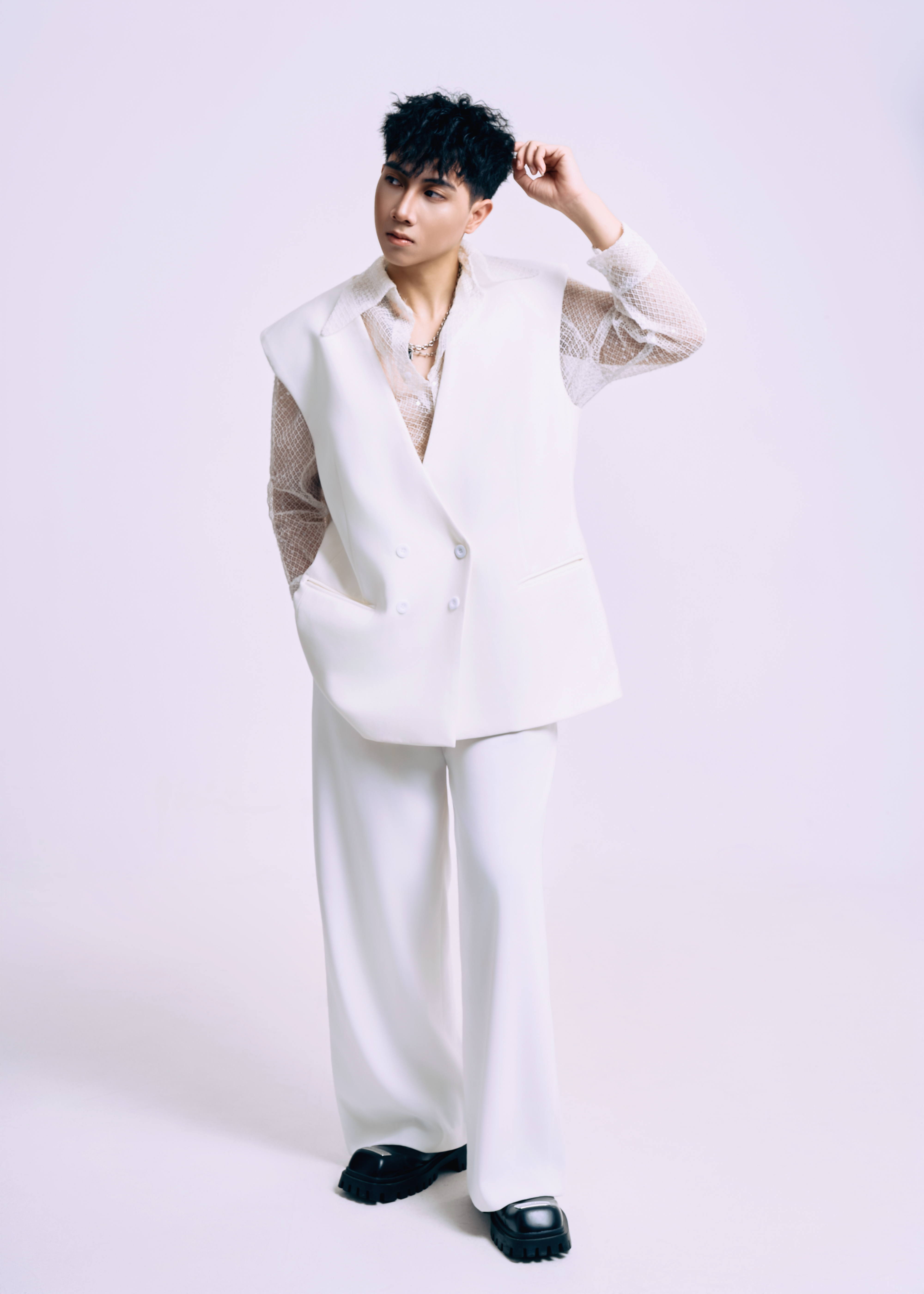 Vest trắng oversize phối sơ mi lưới cao cấp