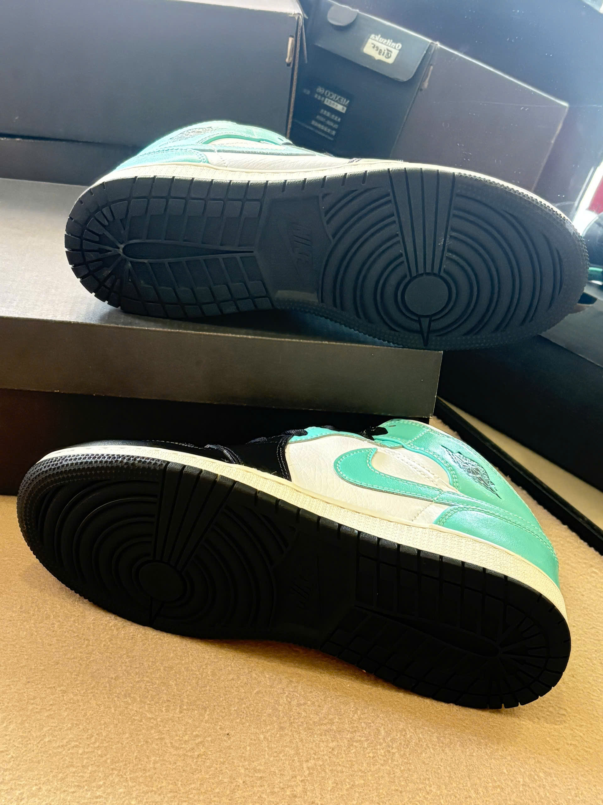 Nike Air Jordan 1 Mid GS ‘Tropical Twist’ 554725-132_thumbnail_6