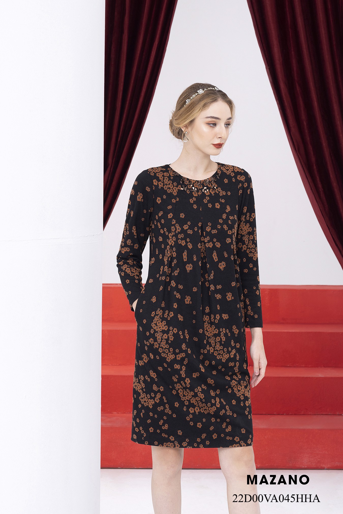 Đầm len họa tiết suông xếp ly cổ_thumbnail_2