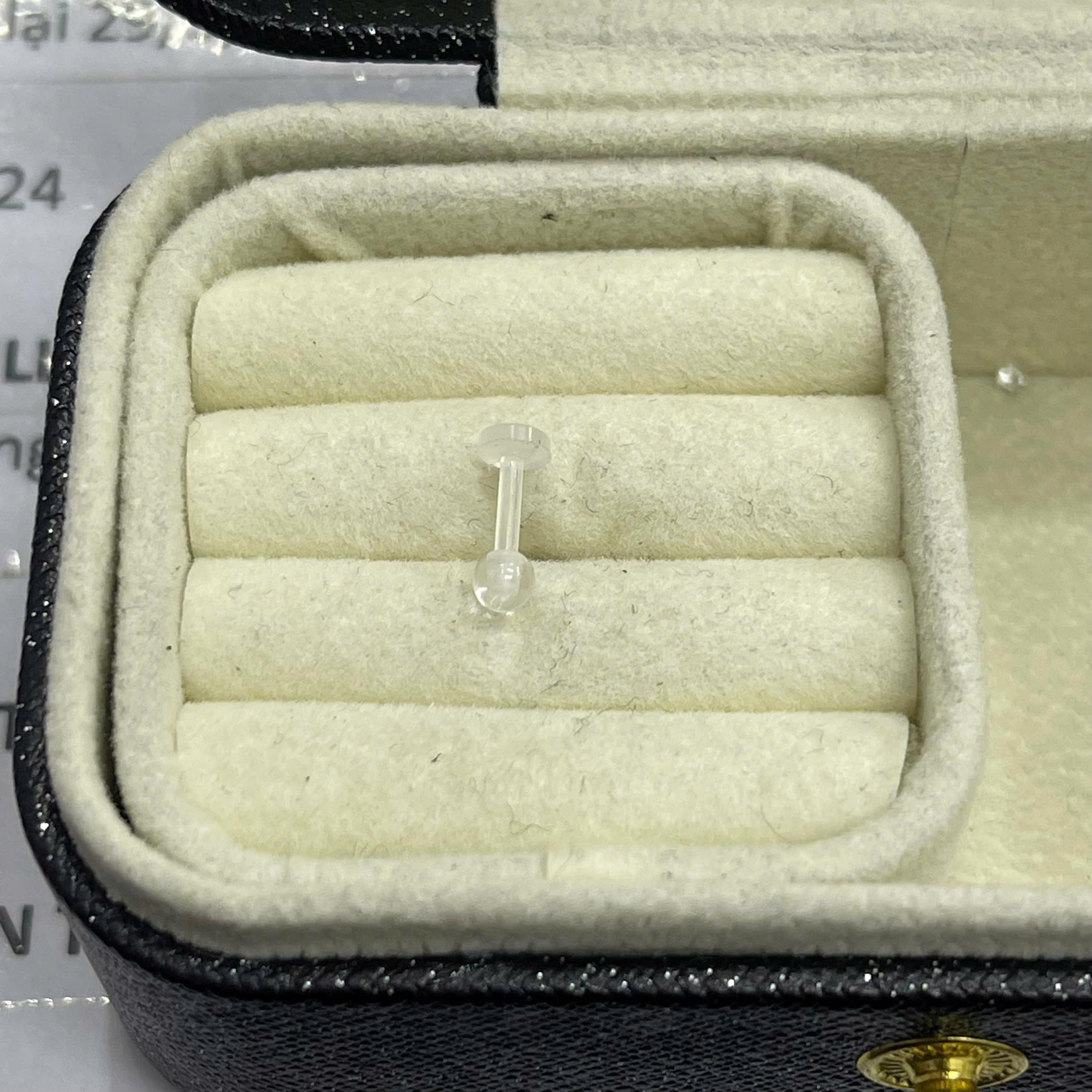 Khuyên trong suốt đít dẹt s6