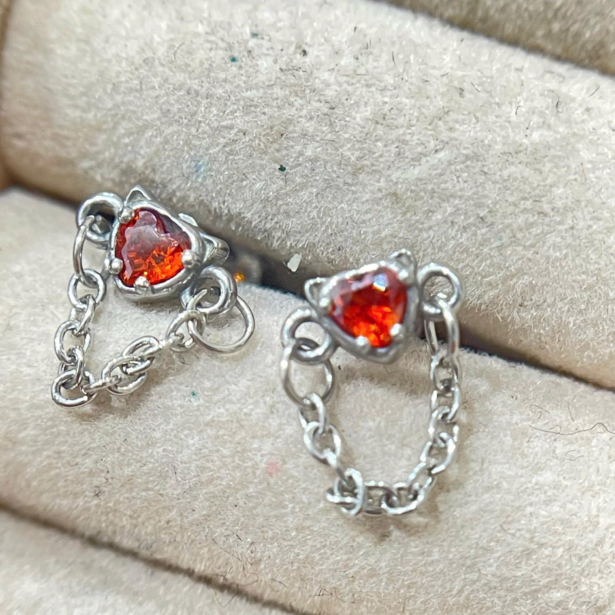 khuyên kiểu trái tim đỏ cam xích bi vặn