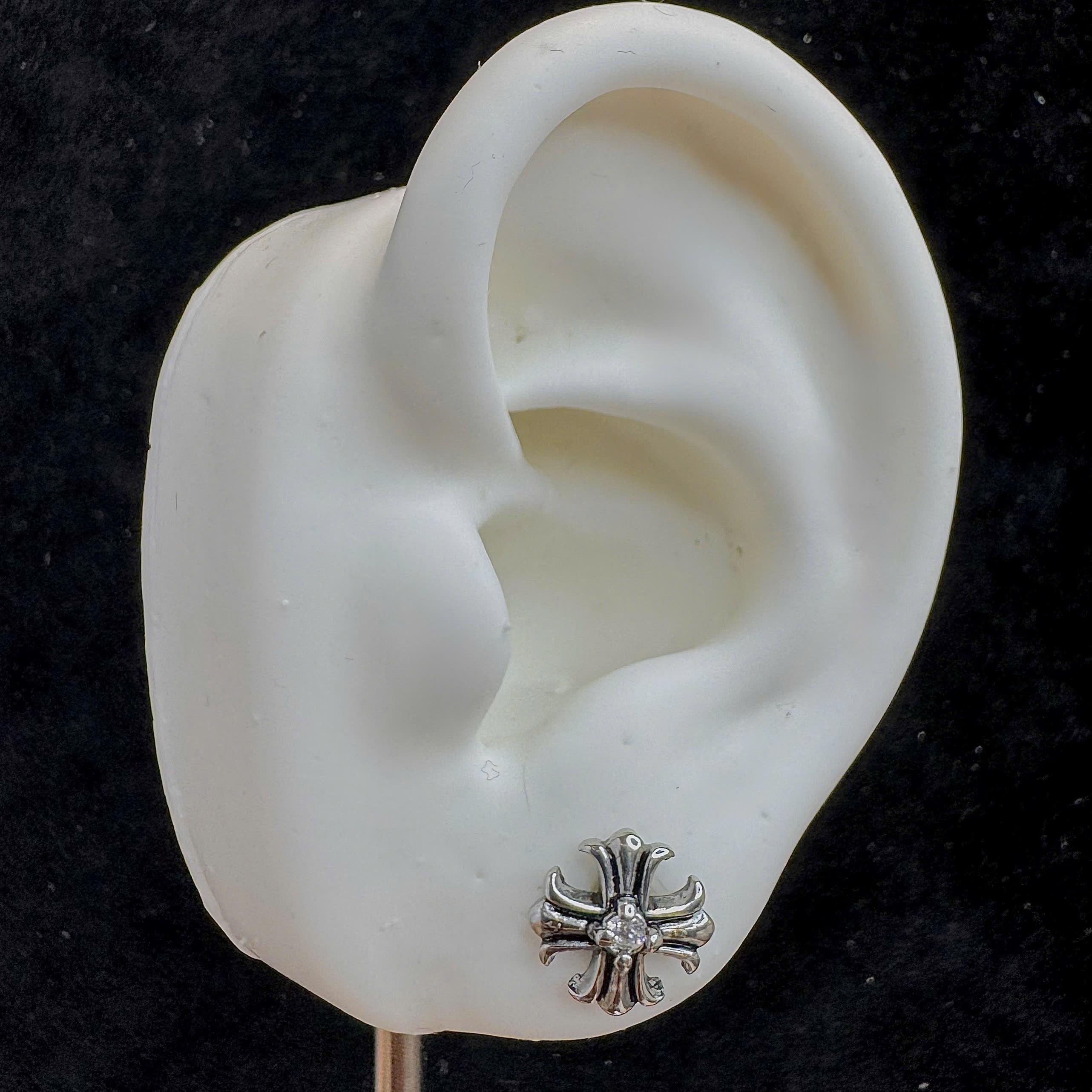 Khuyên kiểu chrome heart đá_thumbnail_2