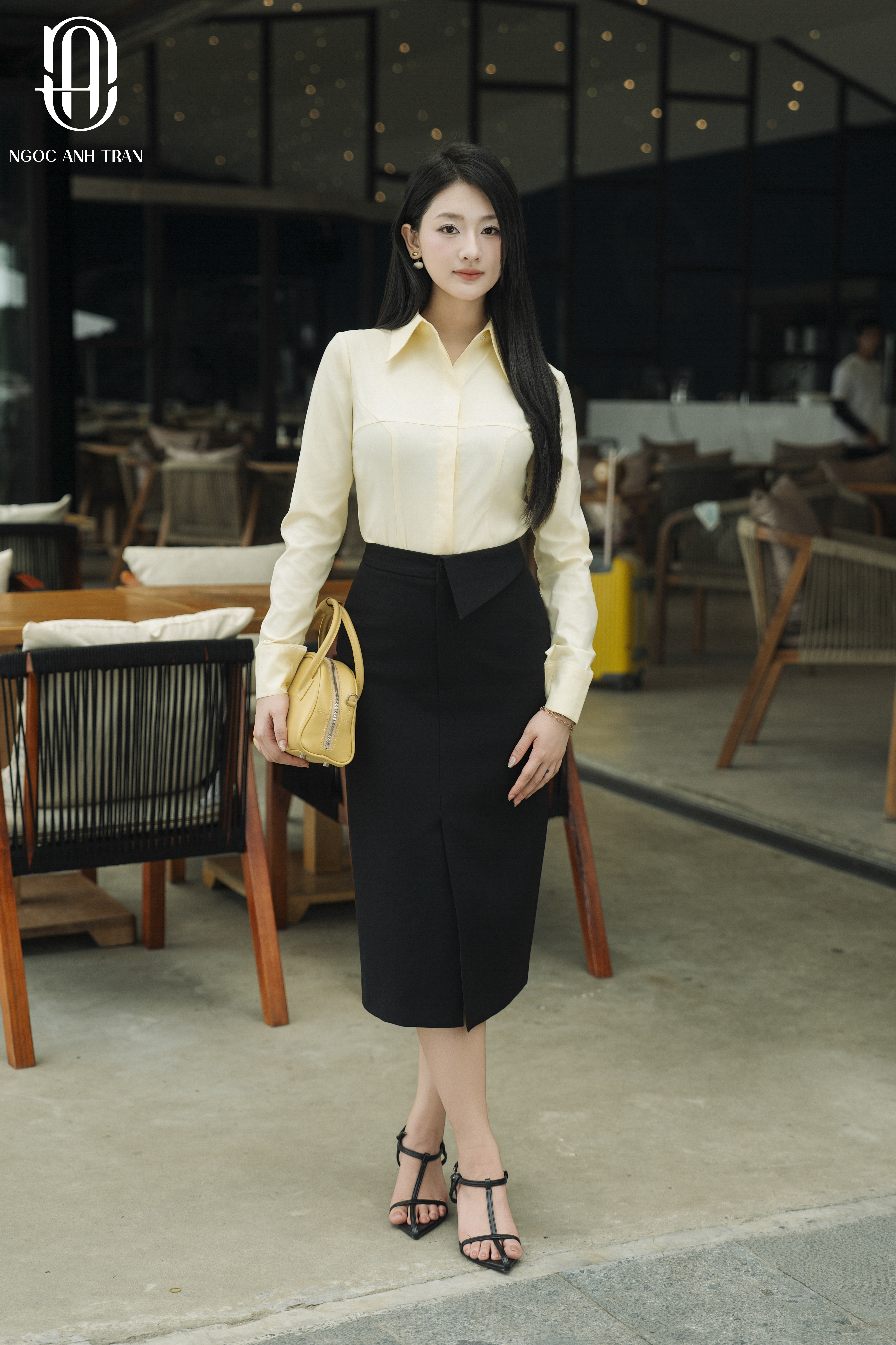 CV202 - Chân váy đen xẻ trước