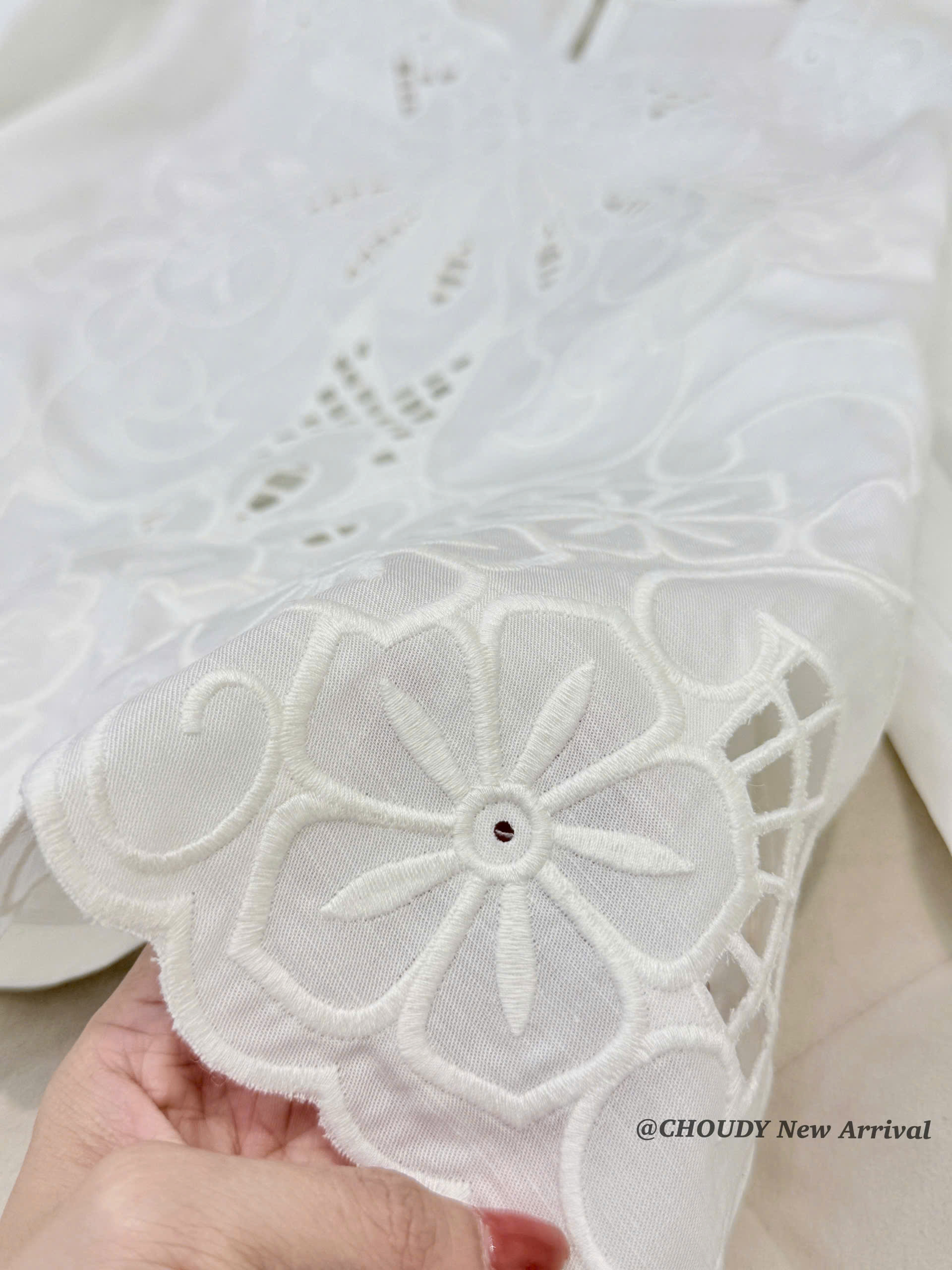 SALE U703 ÁO TRẮNG THÊU HOA_thumbnail_6