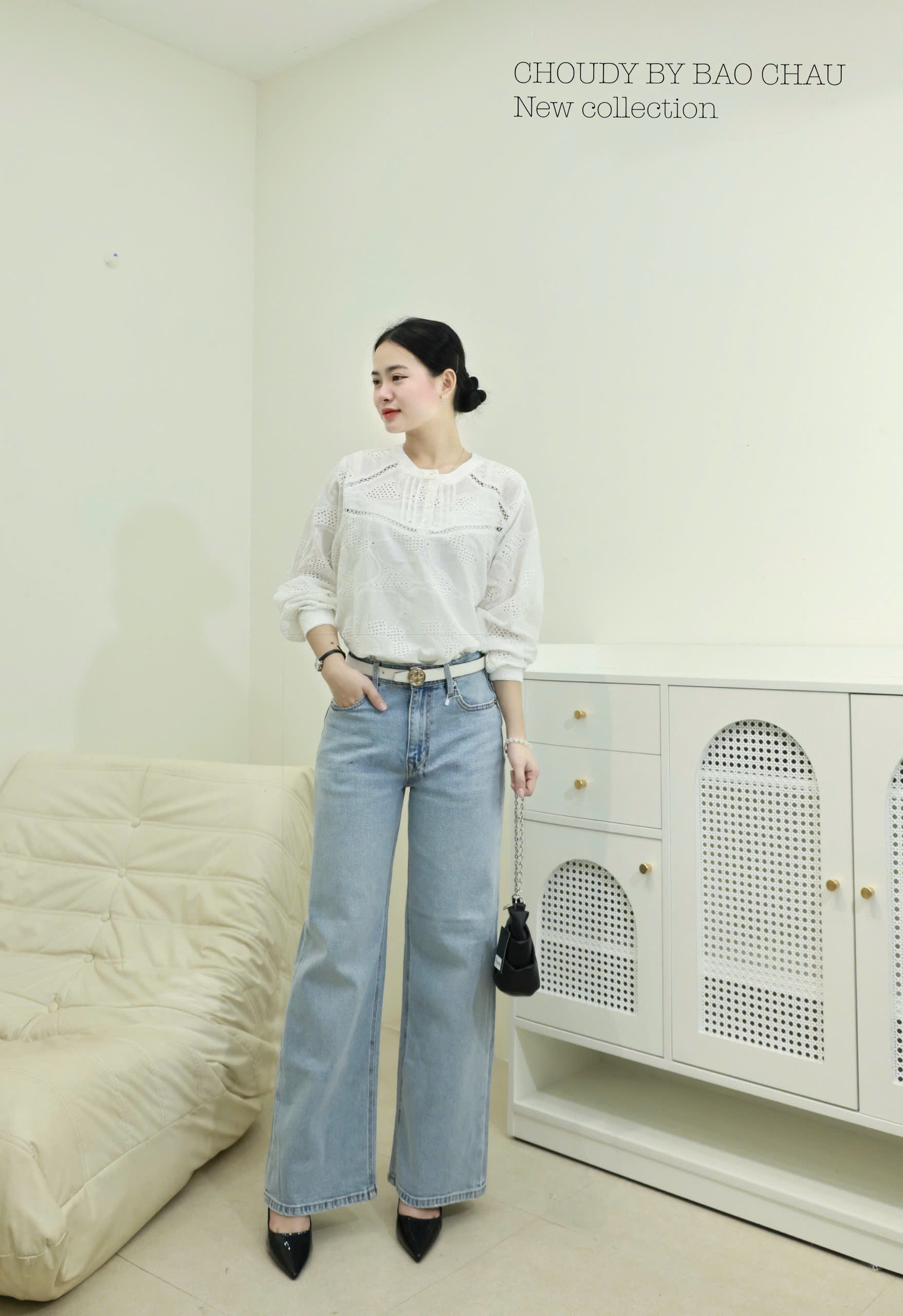 U682 ÁO KIỂU ĐỤC LỖ TRẮNG