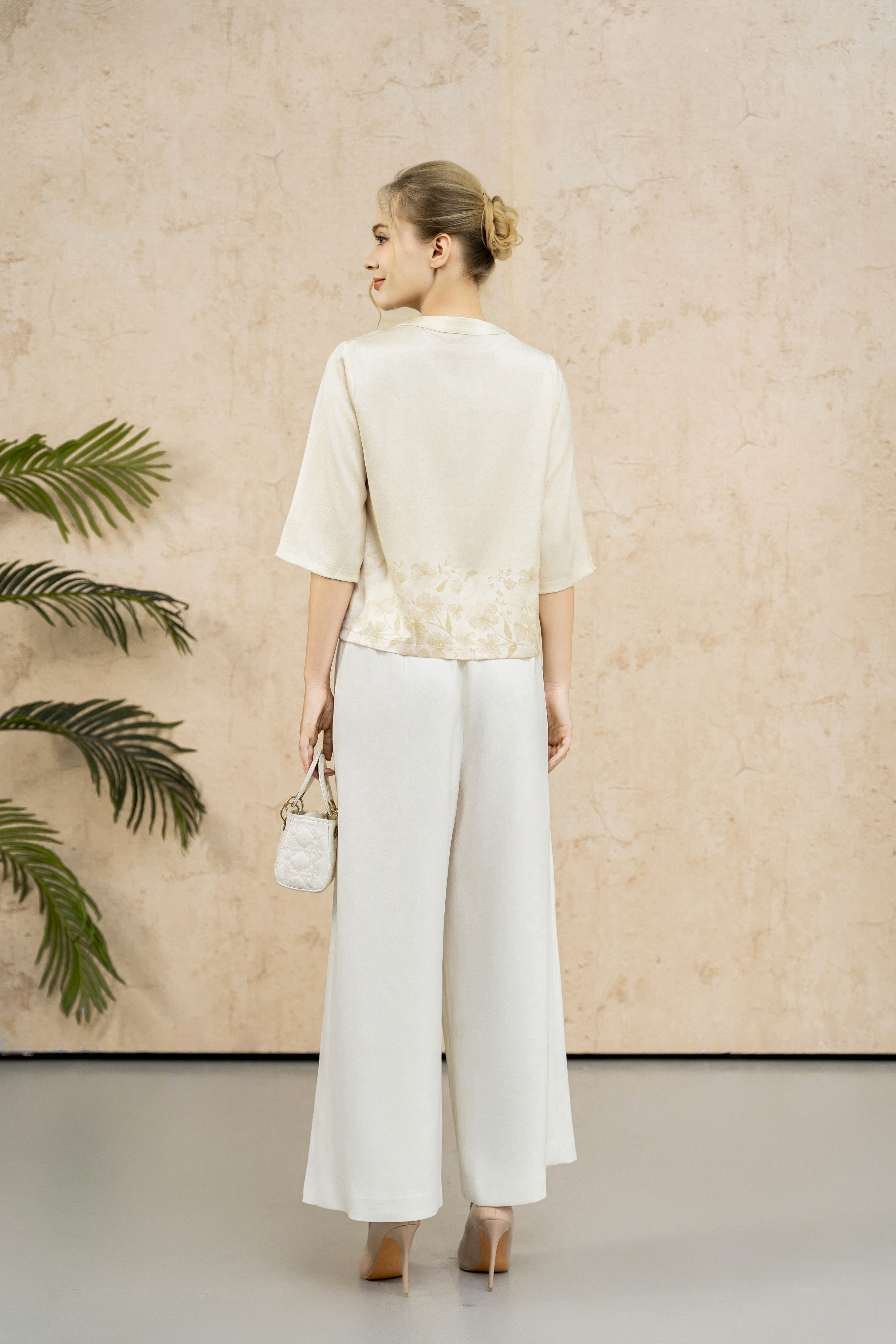 Áo sơ mi suông Vải lụa nhăn In họa tiết hoa chìm Cổ tàu cài khuy Tay lỡ Dài dưới eo_thumbnail_3