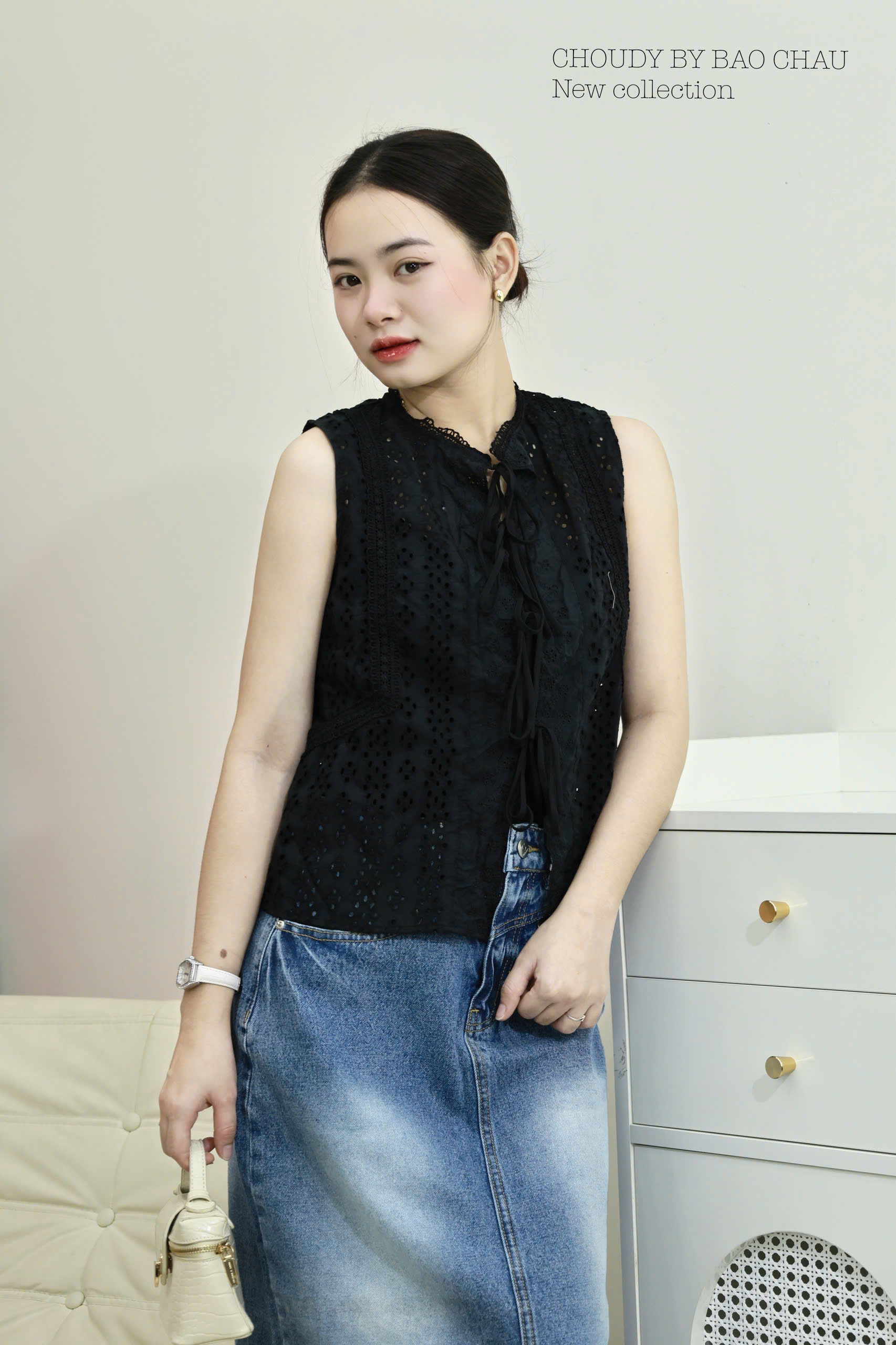 U484 ÁO ĐỤC LỖ 2 MÀU_thumbnail_3