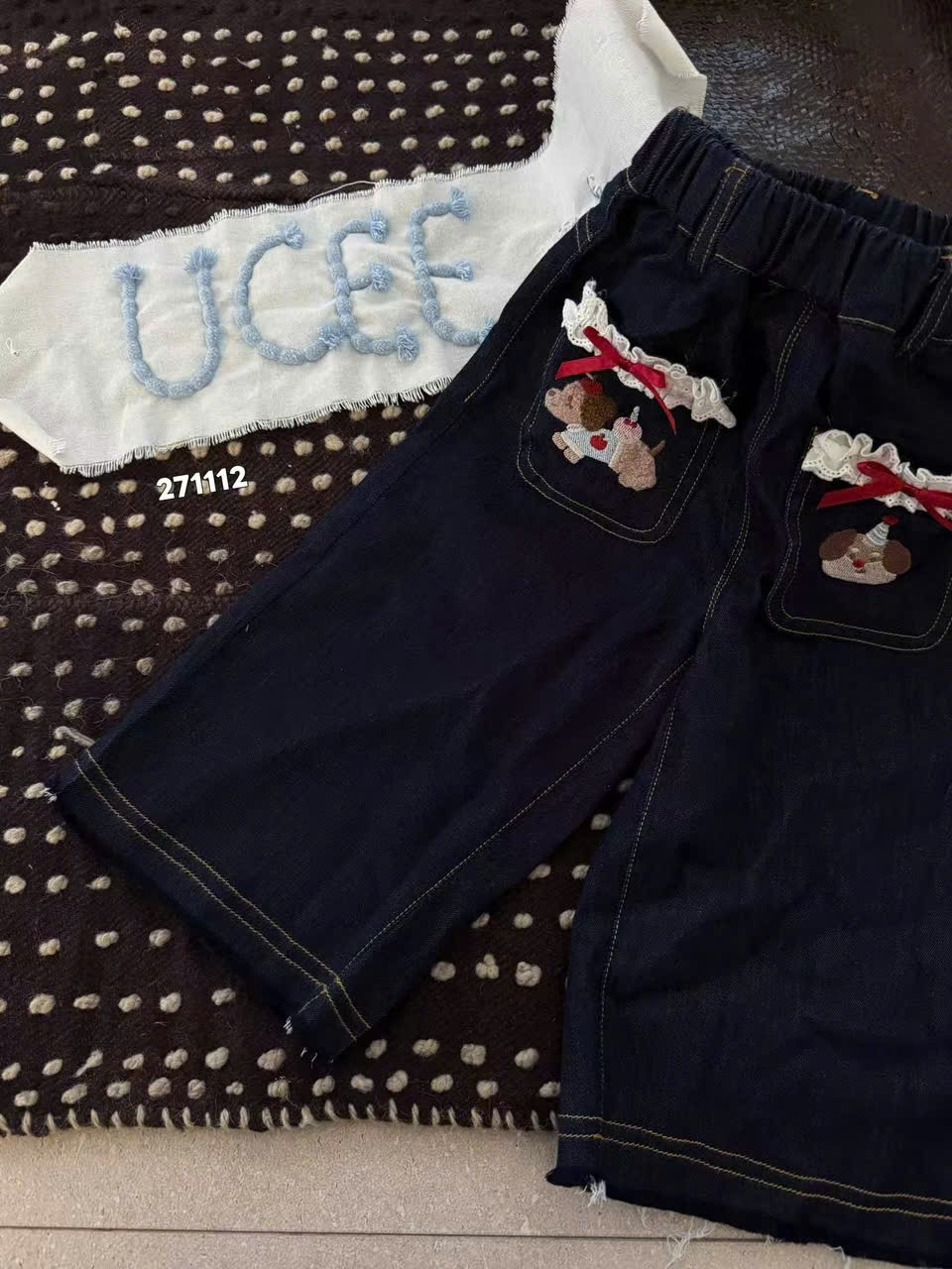 D100 - Quần bò lửng thêu gấu phối ren hãng Ucee