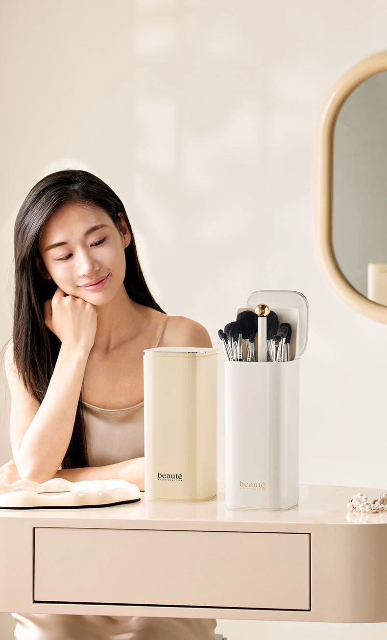 Hộp Đựng Cọ MakeUp Tự Động Bật Mở