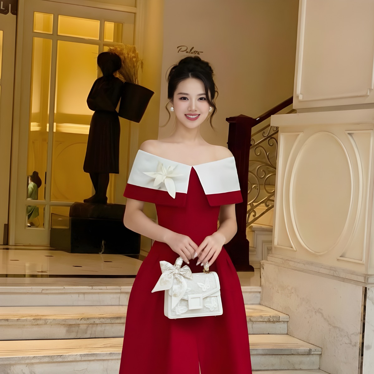 Túi xách nữ UHE_2525 LIA – màu Trắng Kem, phom hộp nắp gập, dây đeo điều chỉnh