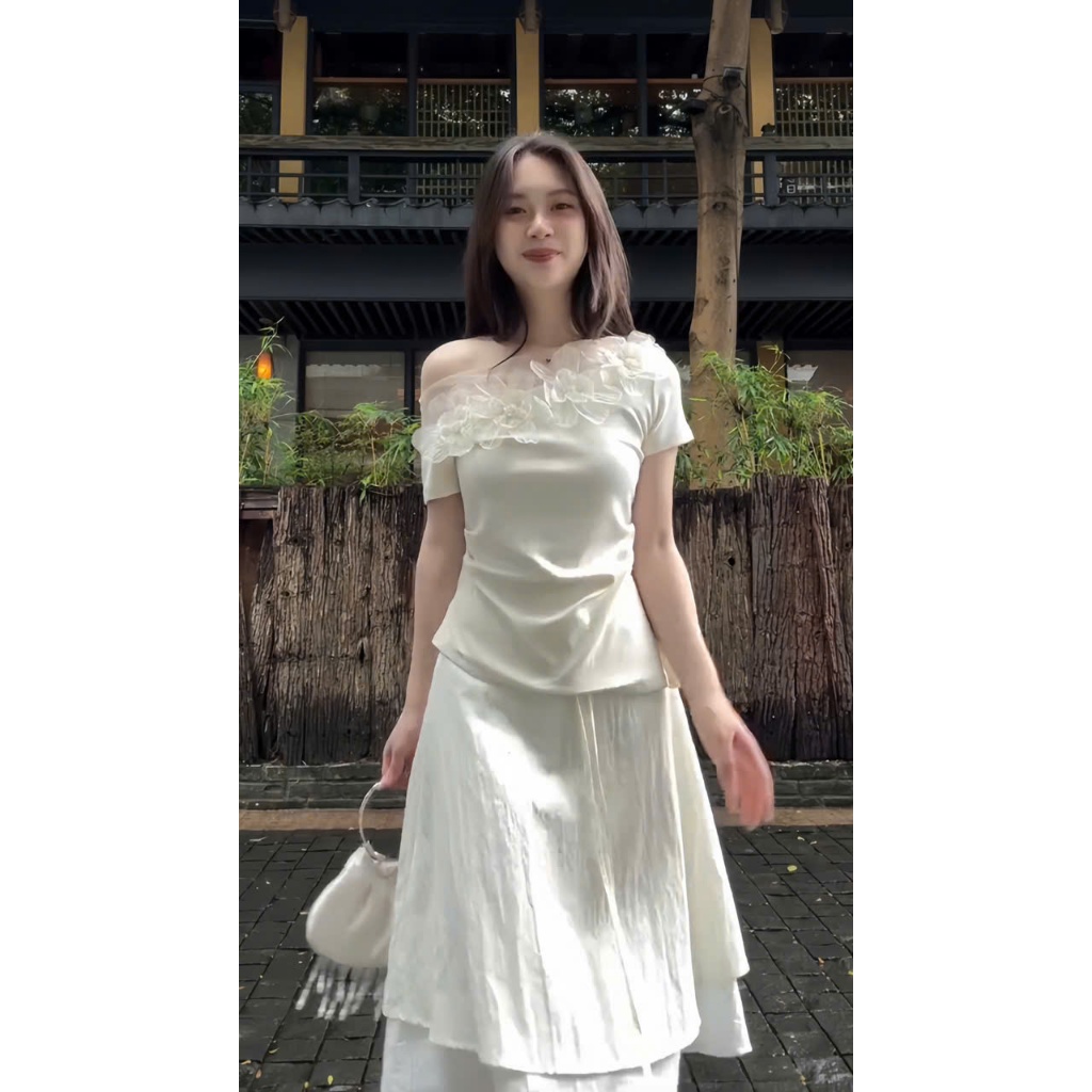 Set Áo Trễ Vai Kèm Hoa 3D Trắng , Set Đồ Nữ Áo Lệch Vai Kèm Chân Váy Xòe Nhẹ Nhàng , Nữ Tính, Trẻ Trung Logastore_L333_thumbnail_2