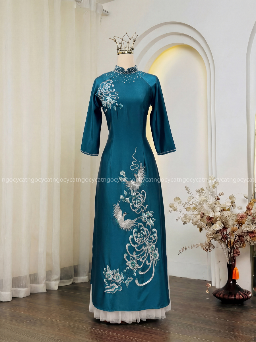 Áo Dài Bà Sui Màu Xanh Cổ Vịt Thêu Hoa Bỉ Ngạn Hạc