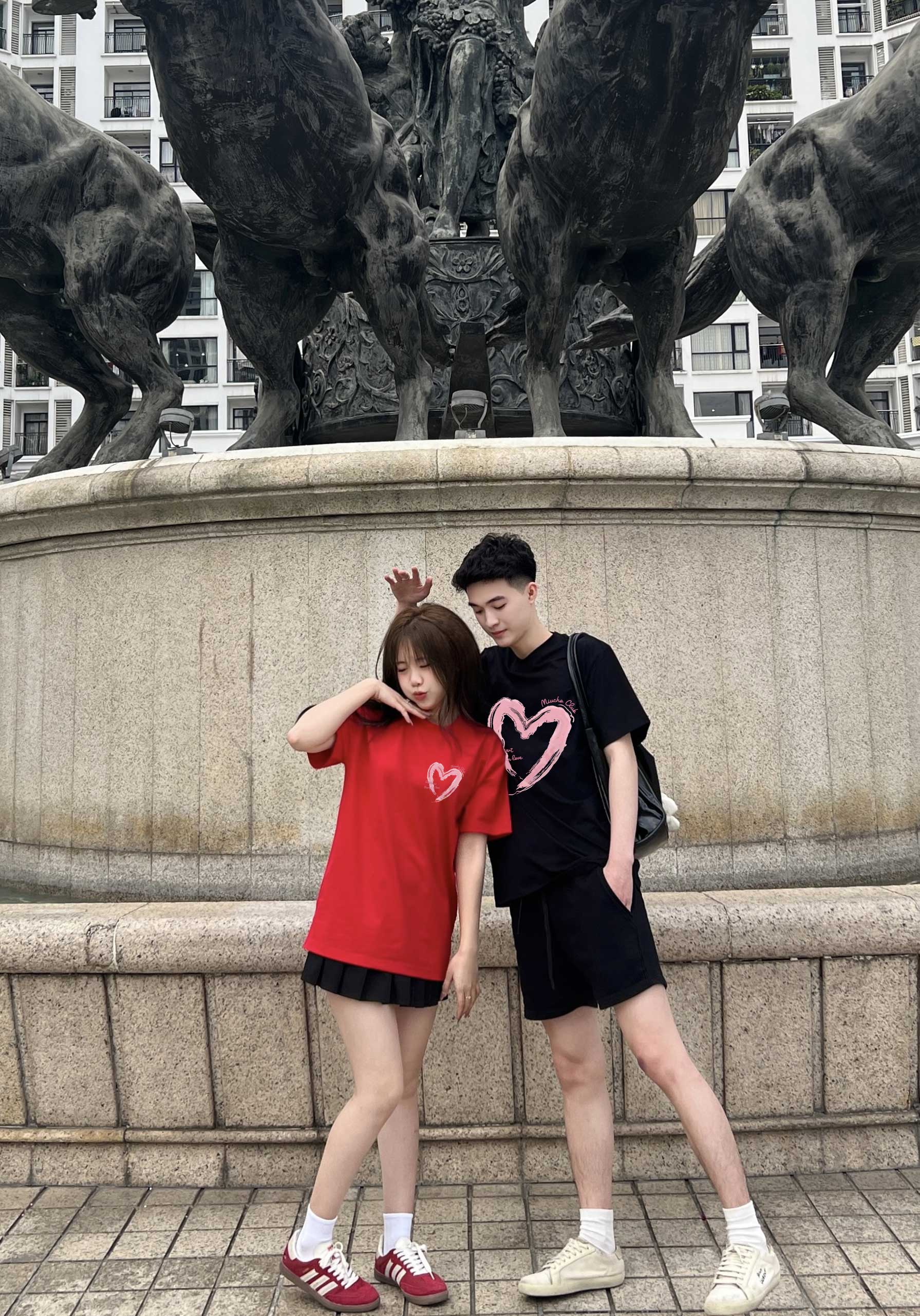 Áo thun cặp nam nữ trái tim form rộng 1941 Miucho cổ tròn vải 4c cotton 220gsm thoáng mát in mix_thumbnail_2