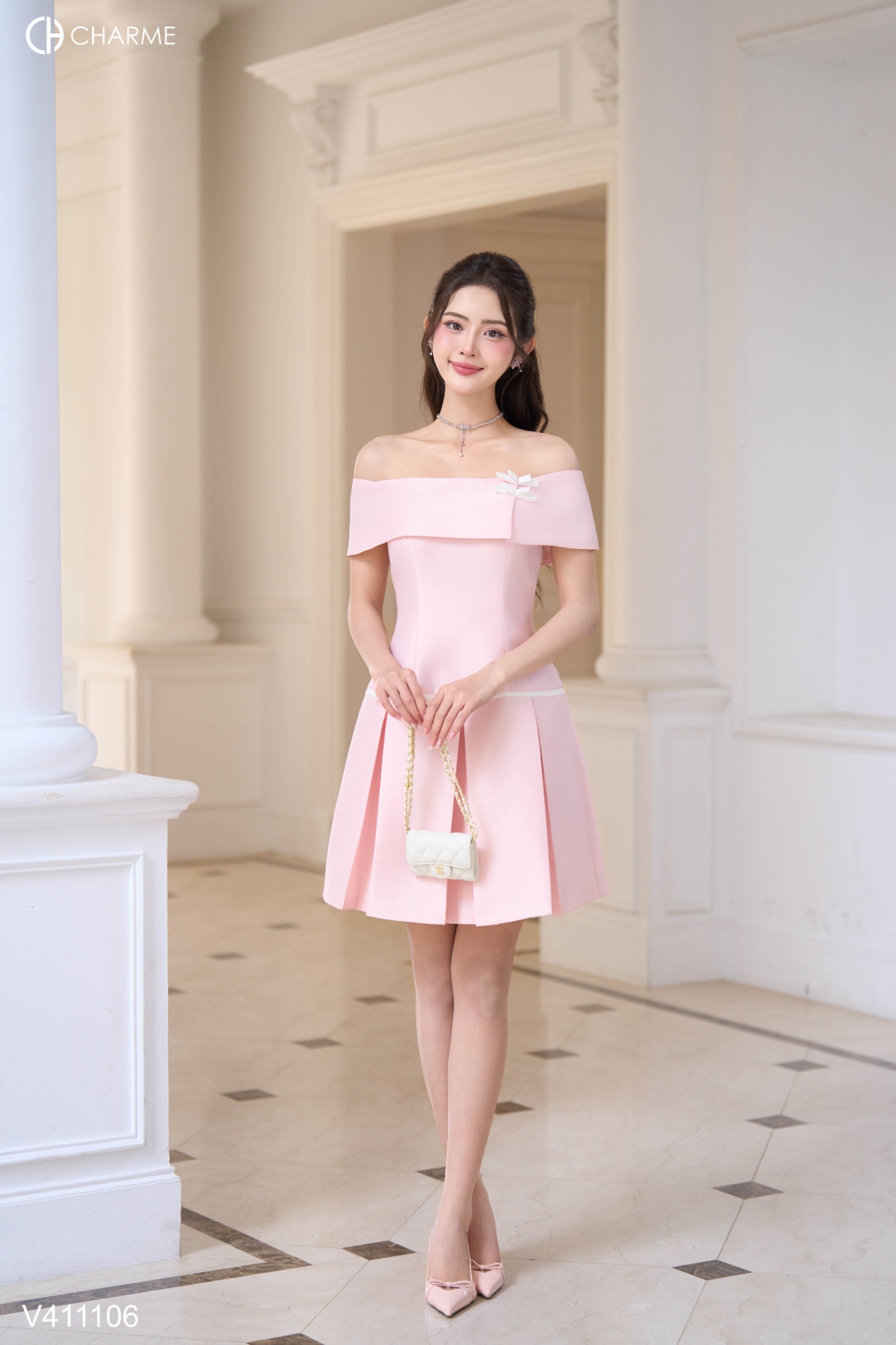 Váy trễ vai đính nơ vạt ly