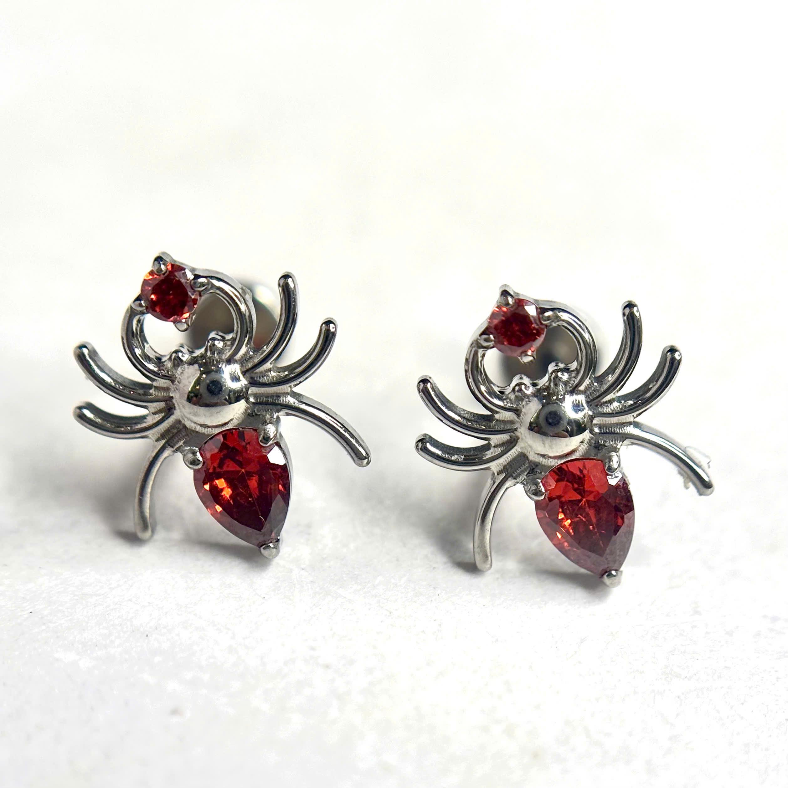 khuyên kiểu titan con nhện to đỏ