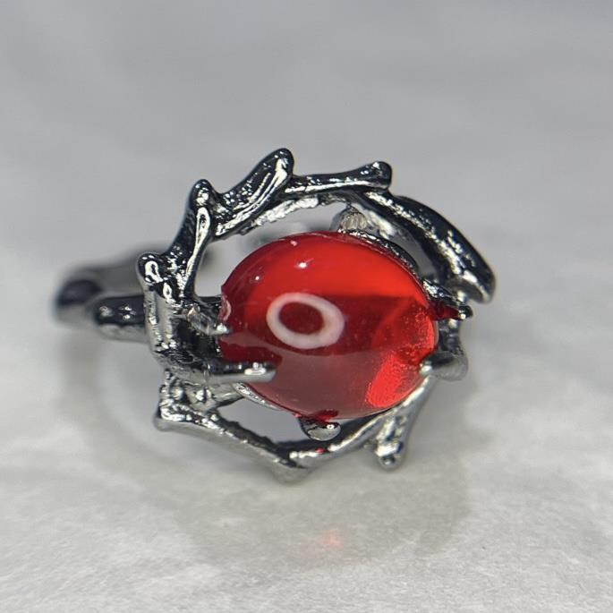 nhẫn kiểu móng vuốt ngậm ngọc đỏ._thumbnail_0