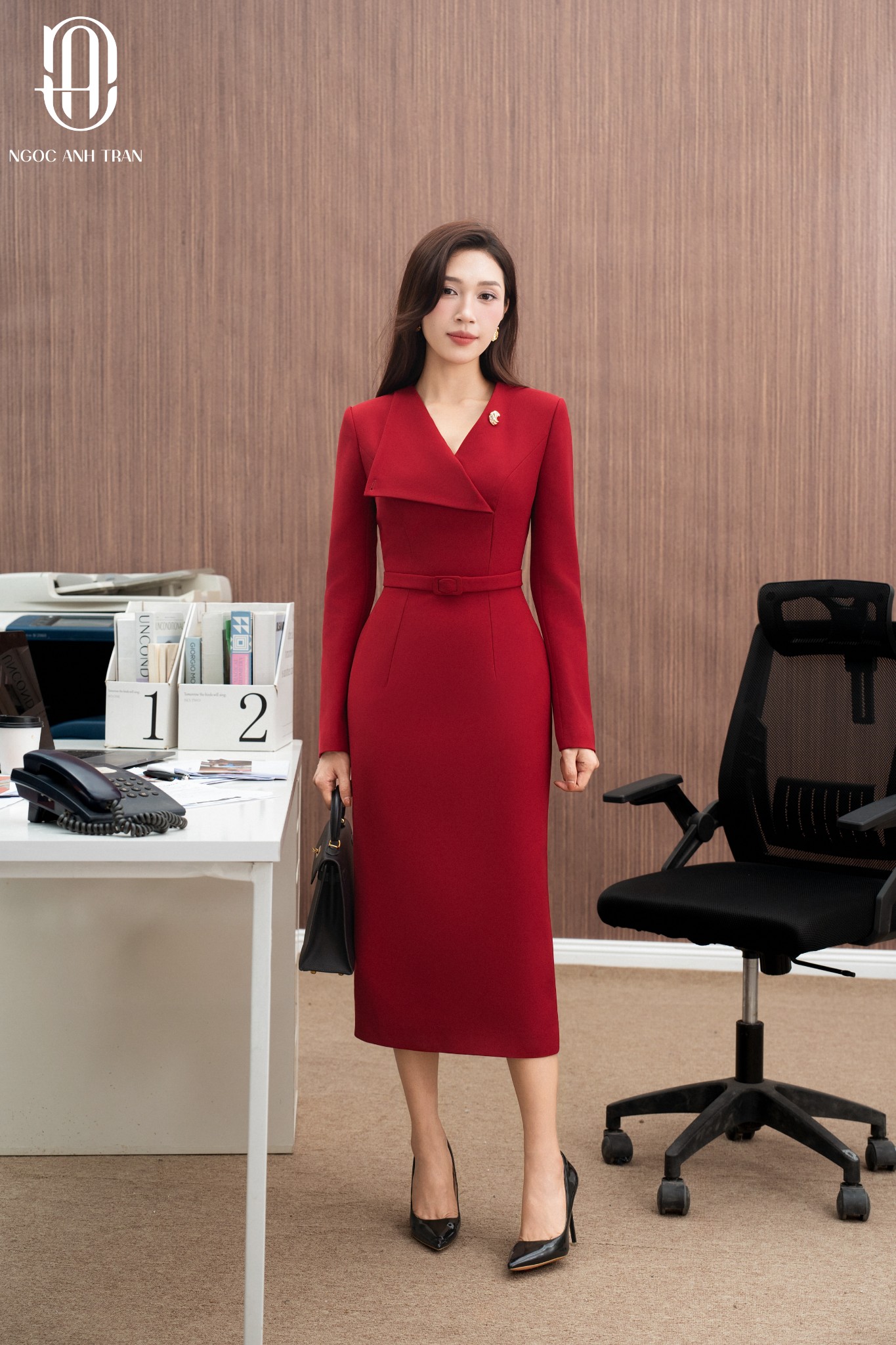 D149 - Đầm đỏ cổ cách điệu