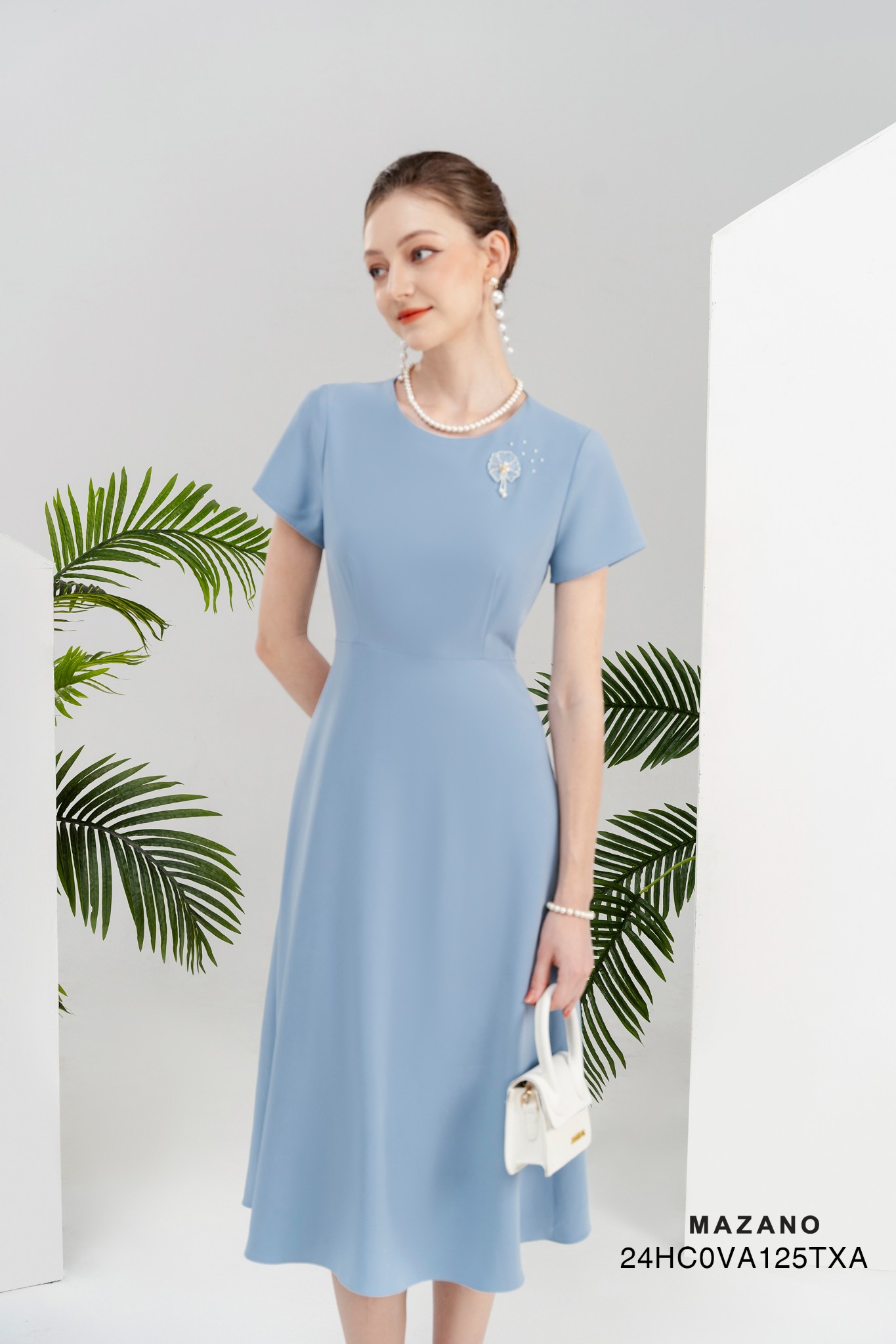 Váy Đầm thân ôm vừa Vải Thô lụa Đính trang trí ngực Cổ tròn Tay ngắn Dài đến ngang bắp chân_thumbnail_2