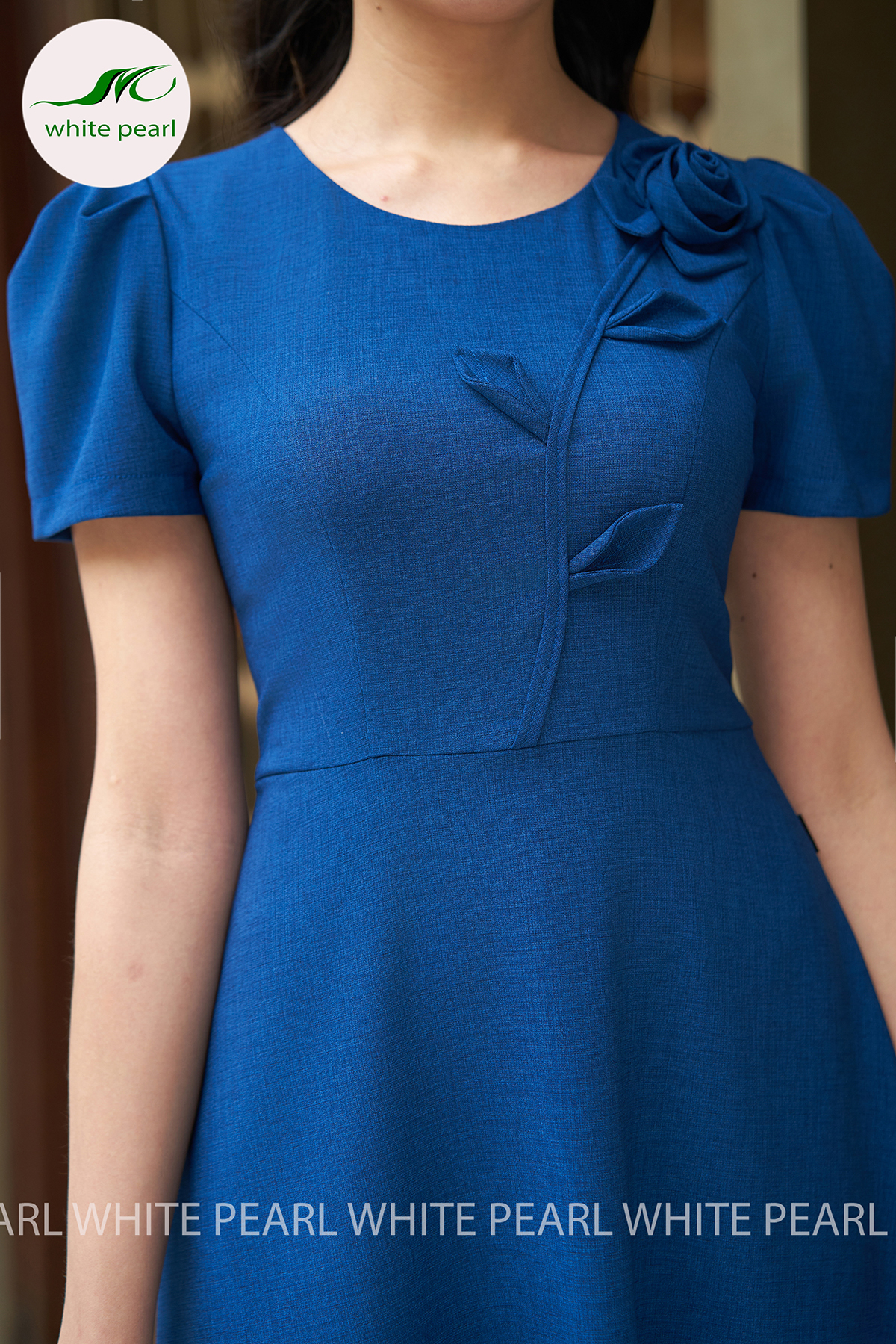 Mẫu đầm xòe liền cổ tròn đính hoa D2401 màu xanh cổ vịt thời trang công sở cao cấp White Pearl_thumbnail_2