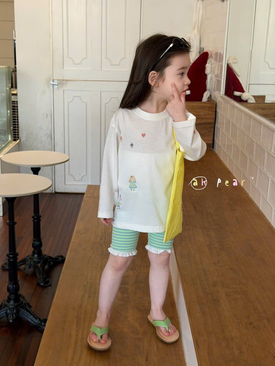 AK08 - Áo thun mỏng dài tay hoạ tiết hãng AK Pear_thumbnail_0