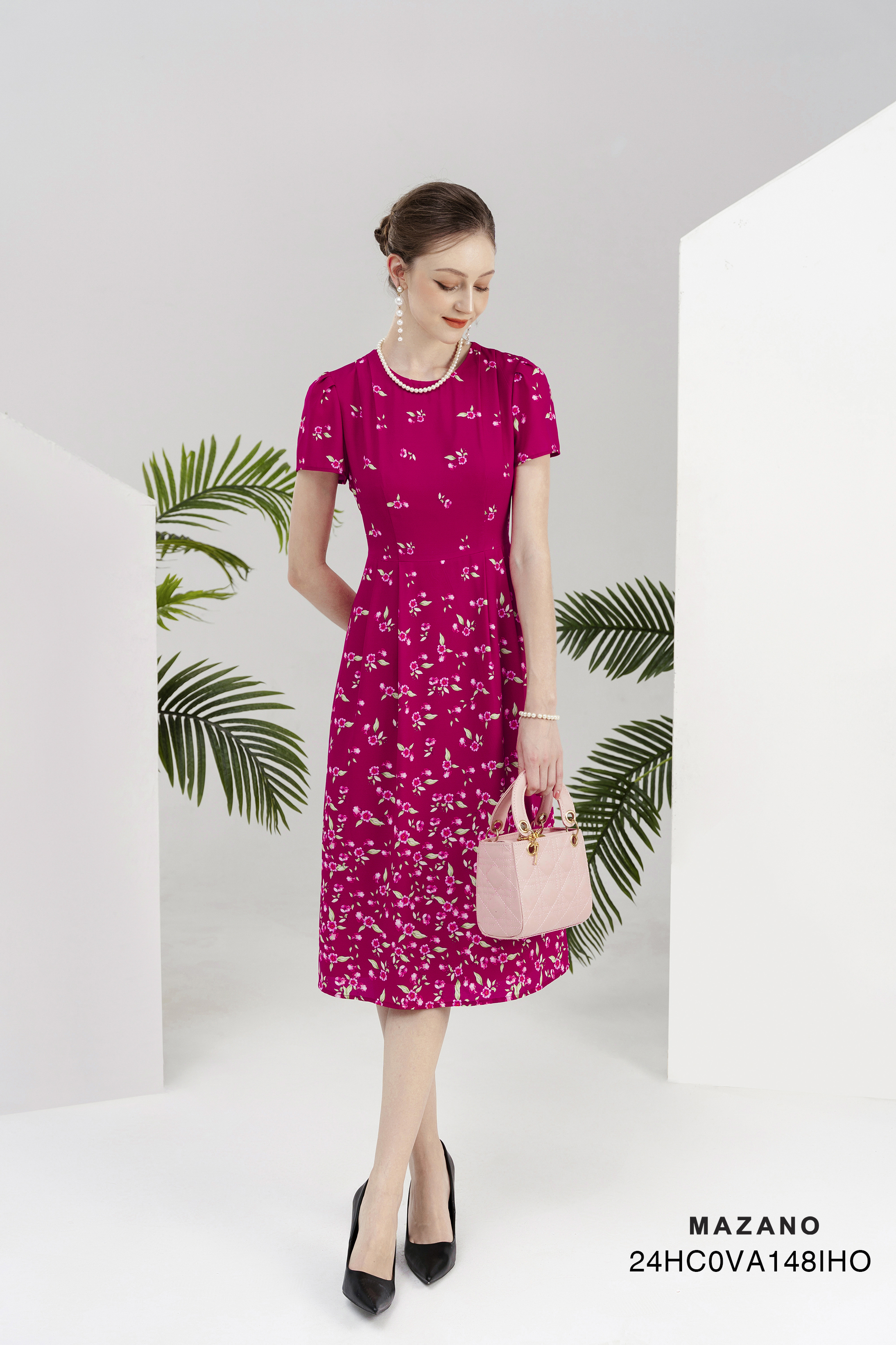 Váy Đầm thân ôm vừa in họa tiết hoa cách điệu Xếp ly vai Cổ tròn Tay ngắn Dài đến ngang bắp chân