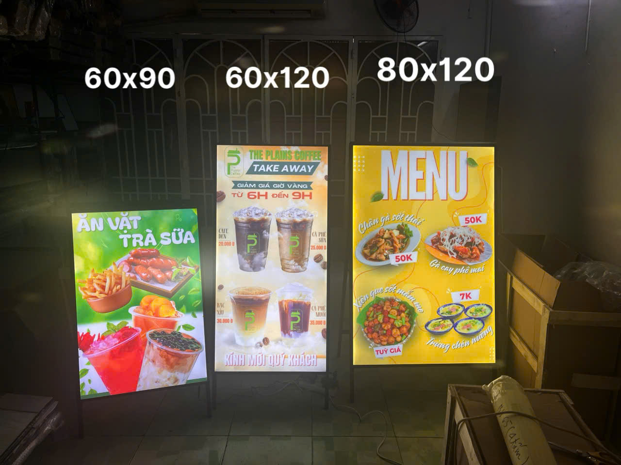 STANDEE 1  MẶT CHÂN CHỮ A