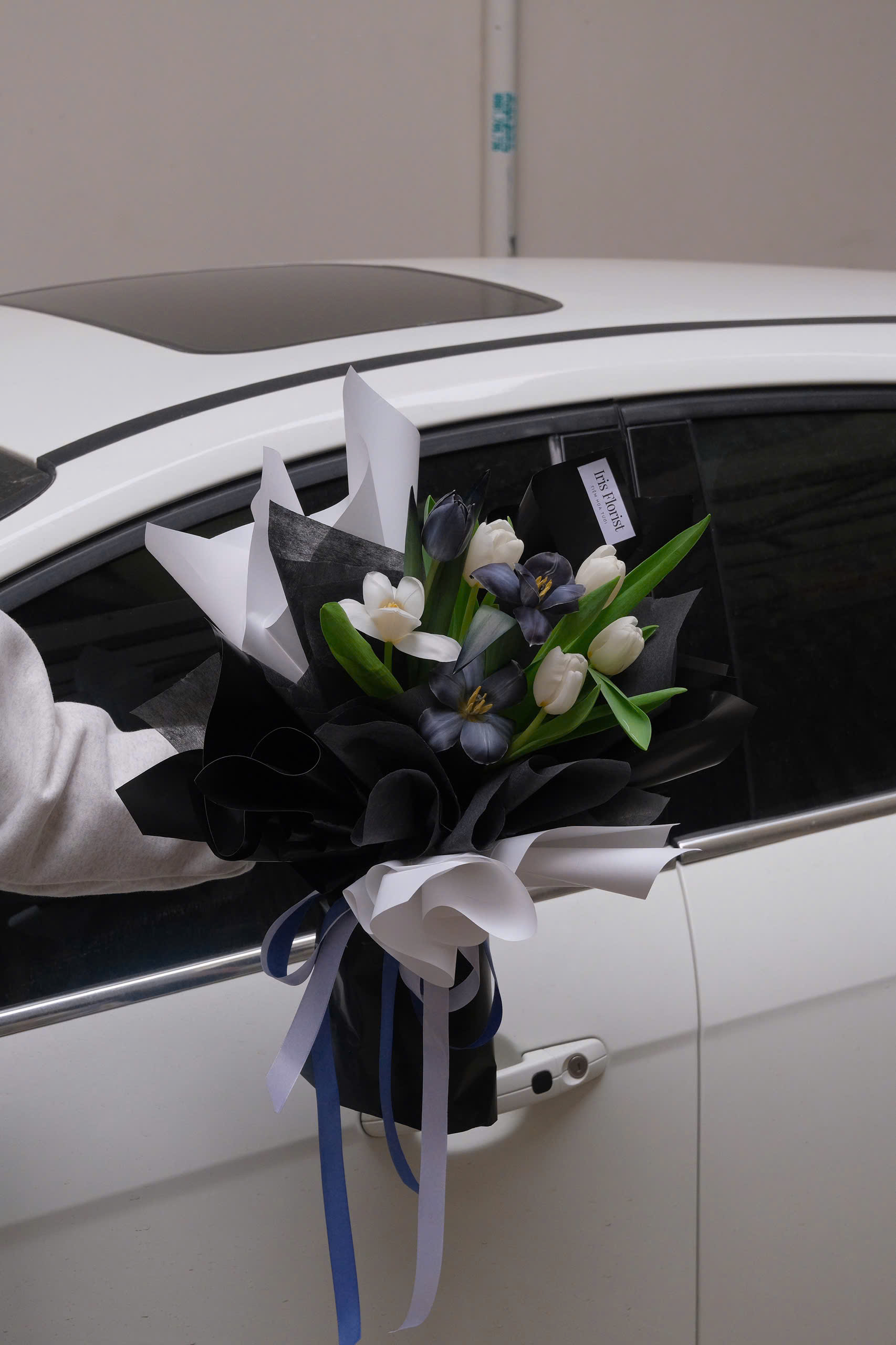 Bó Tulip Mix màu gói hiện đại_thumbnail_3