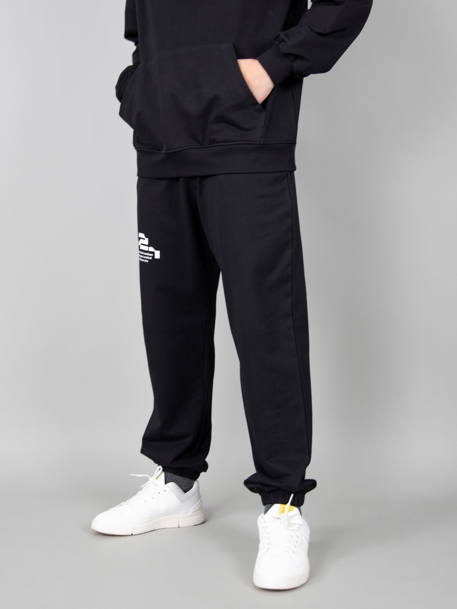 Quần nỉ bé trai màu đen chun gấu_thumbnail_1