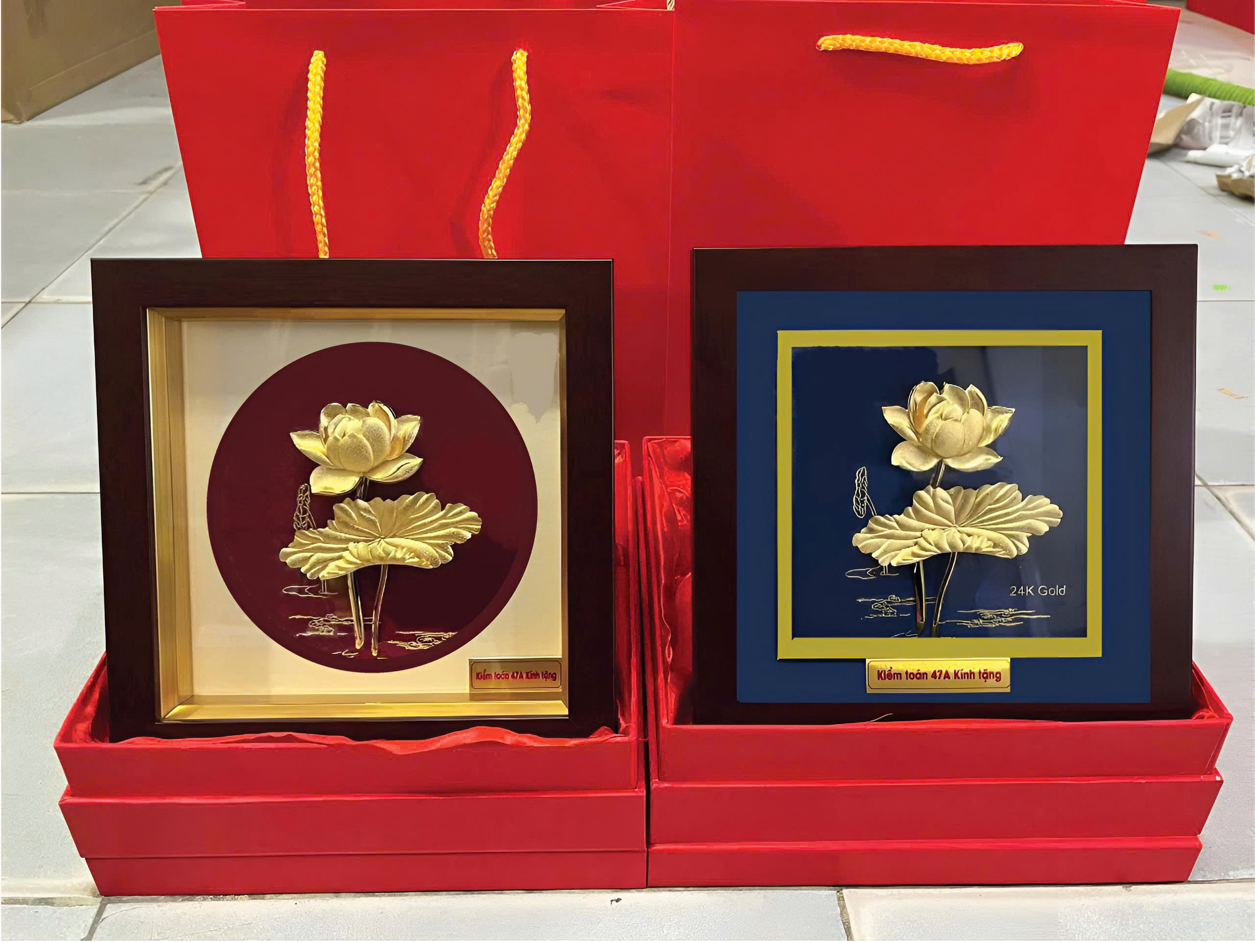 Tranh hoa sen kích thước 20 x 20 cm mạ vàng 24k