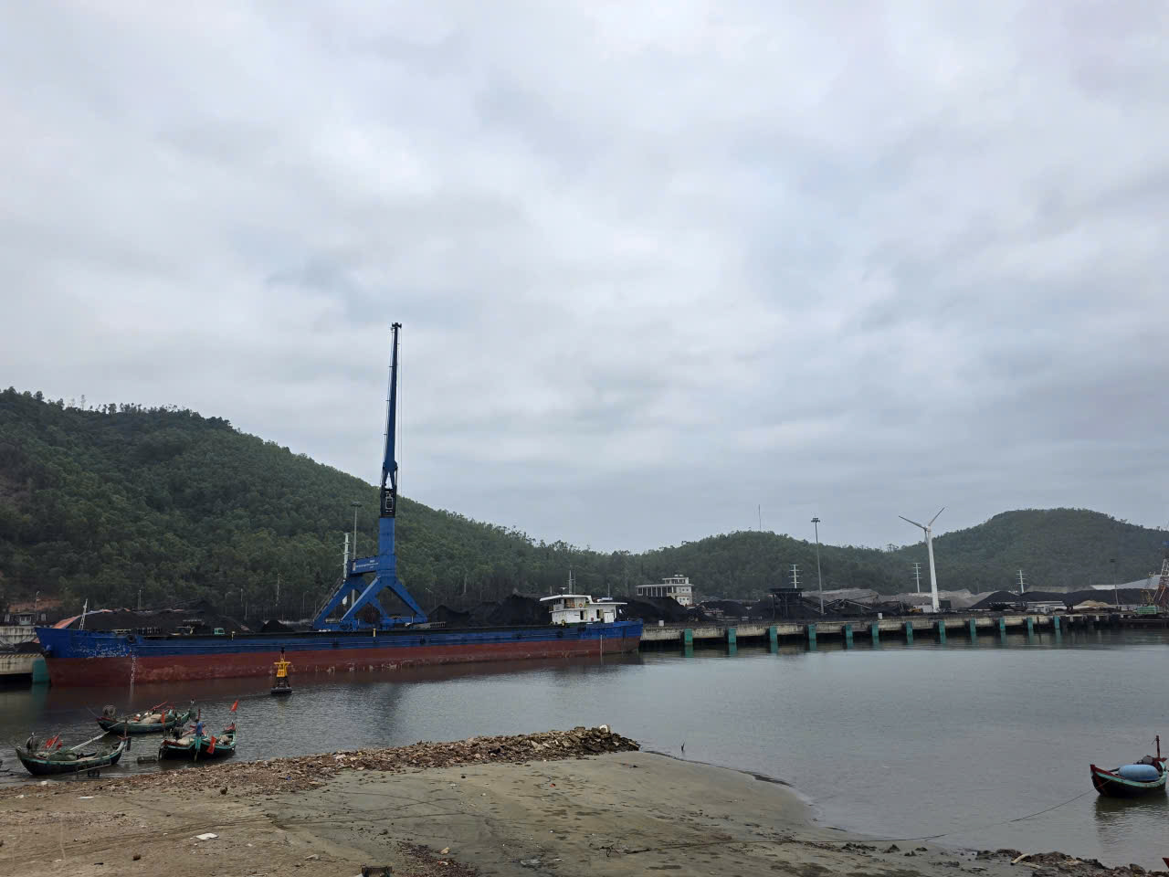 Dịch vụ đóng mở nắp hầm hàng