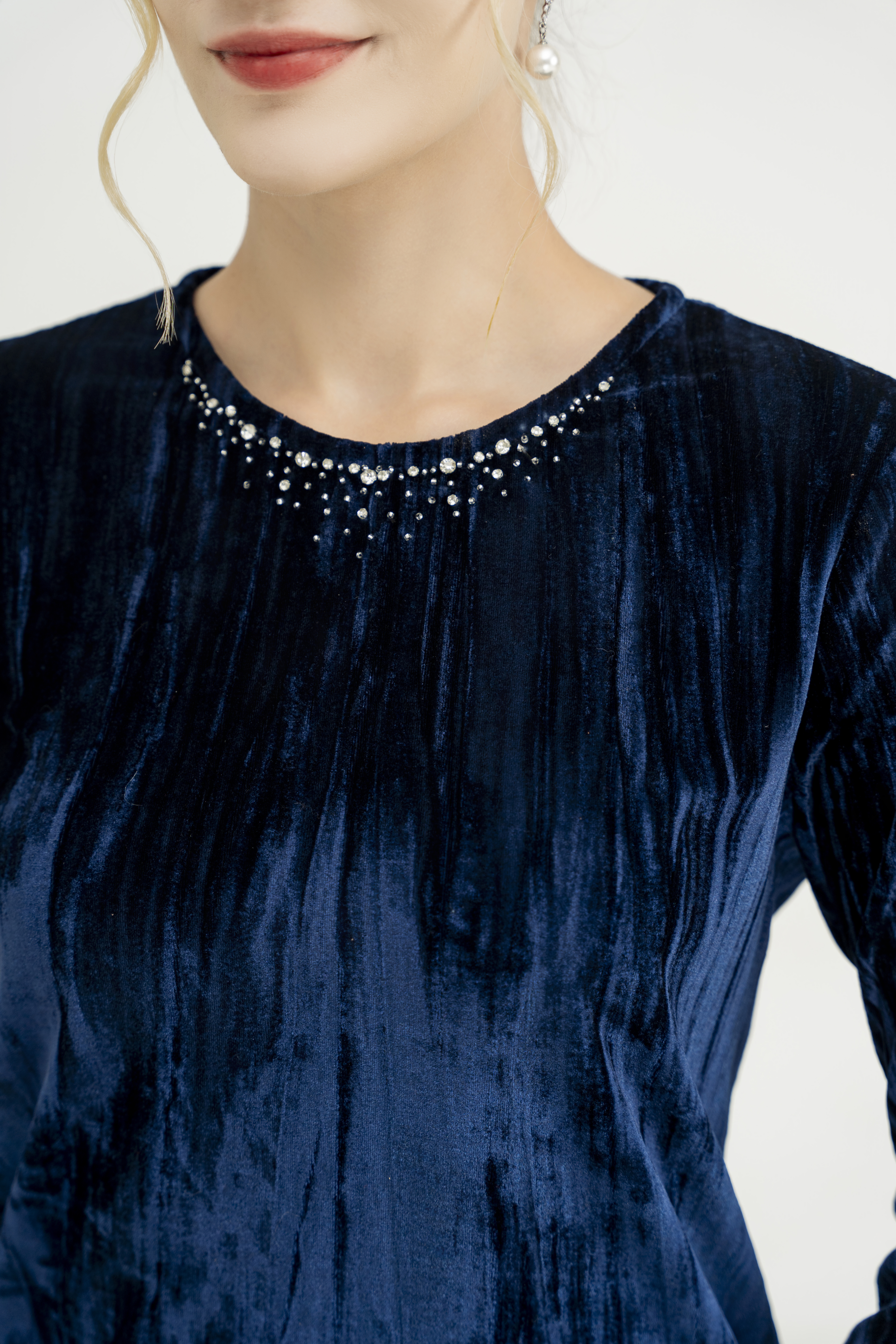 Áo top Suông Vải nhung gân Cổ tròn Đính cườm trang trí Tay dài Dài qua eo_thumbnail_2