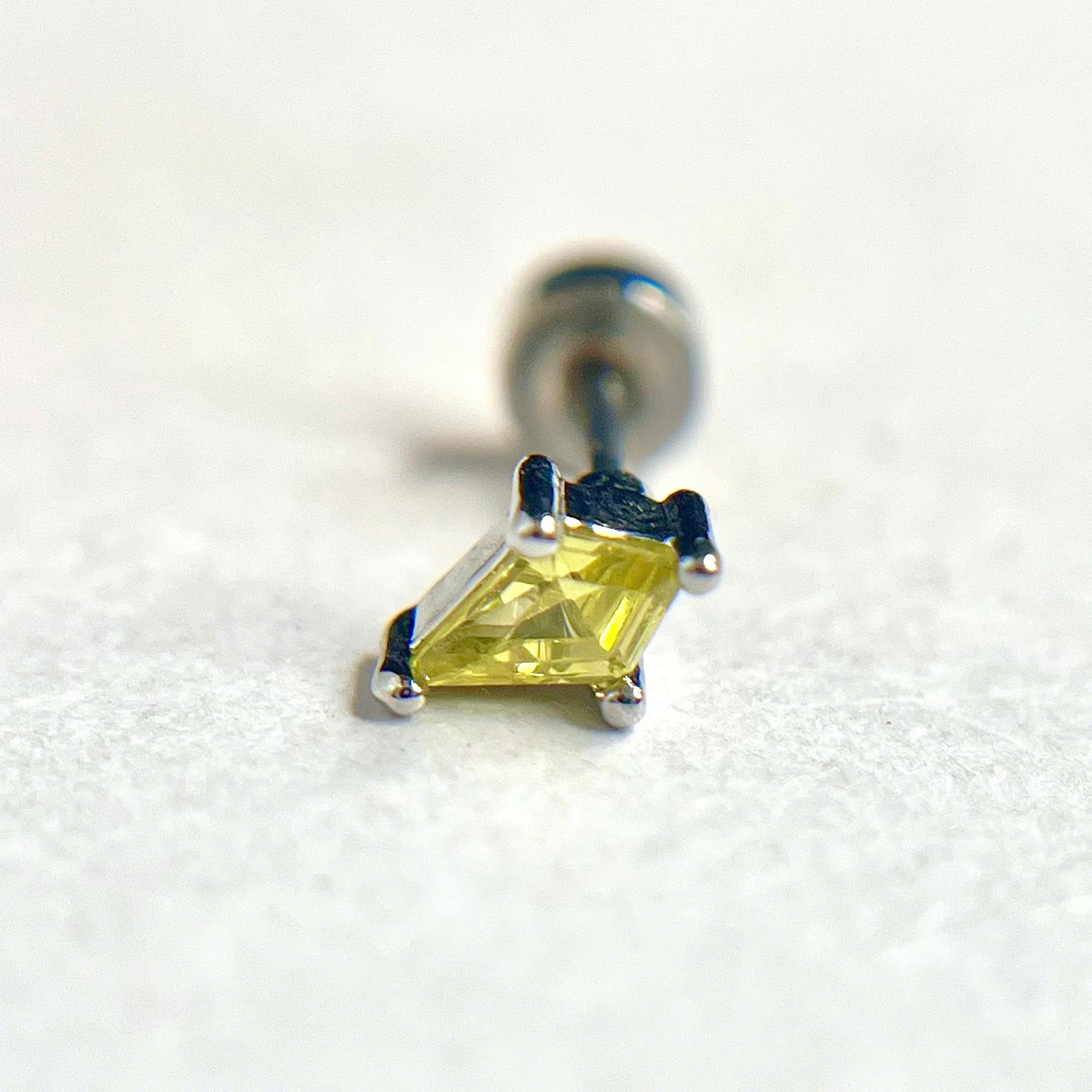 Khuyên kiểu đá hình thoi vàng bi vặn