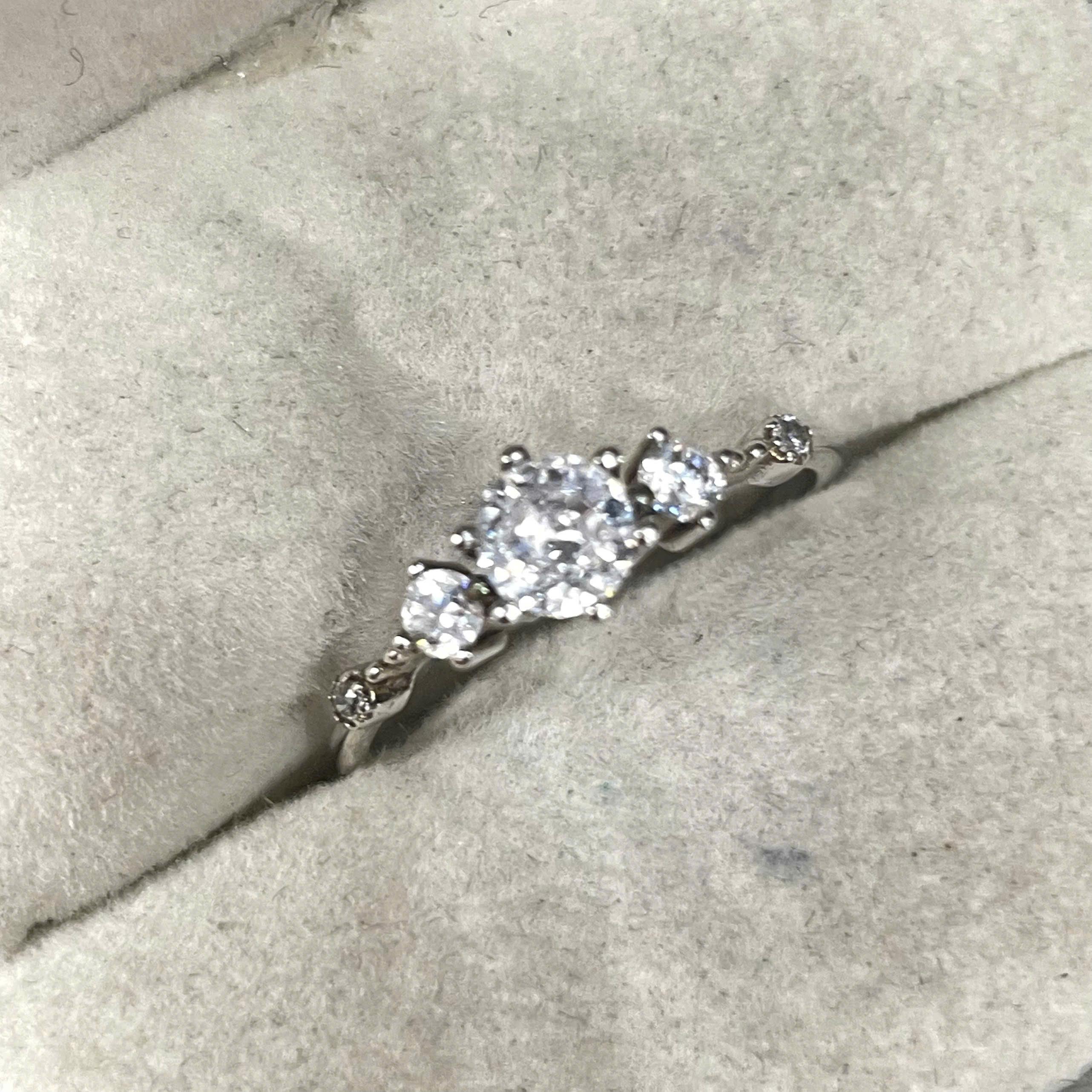 Nhẫn bạc 5 kim cương size 6