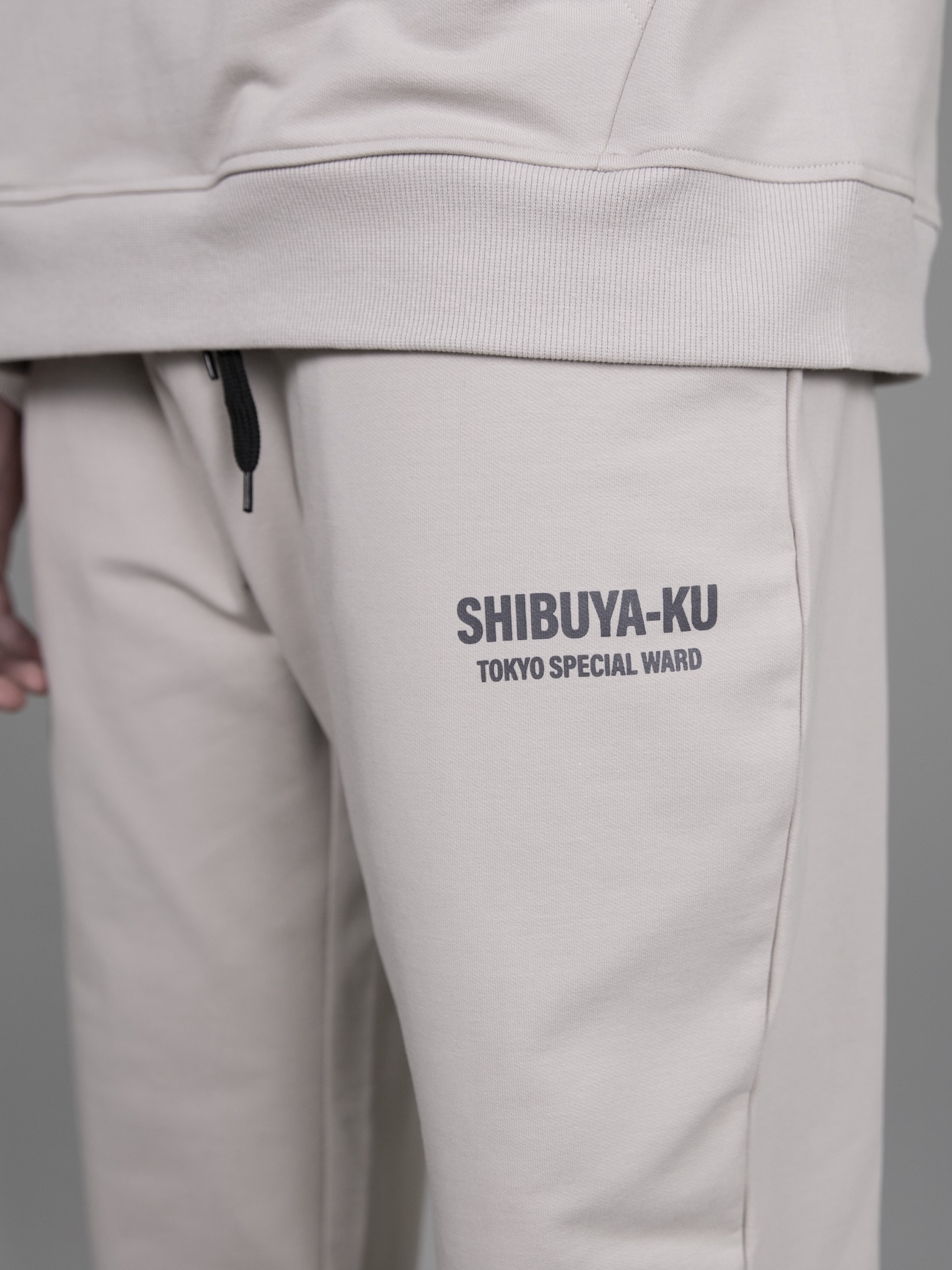 Quần nỉ màu be hàn quốc túi chéo in hình_thumbnail_3