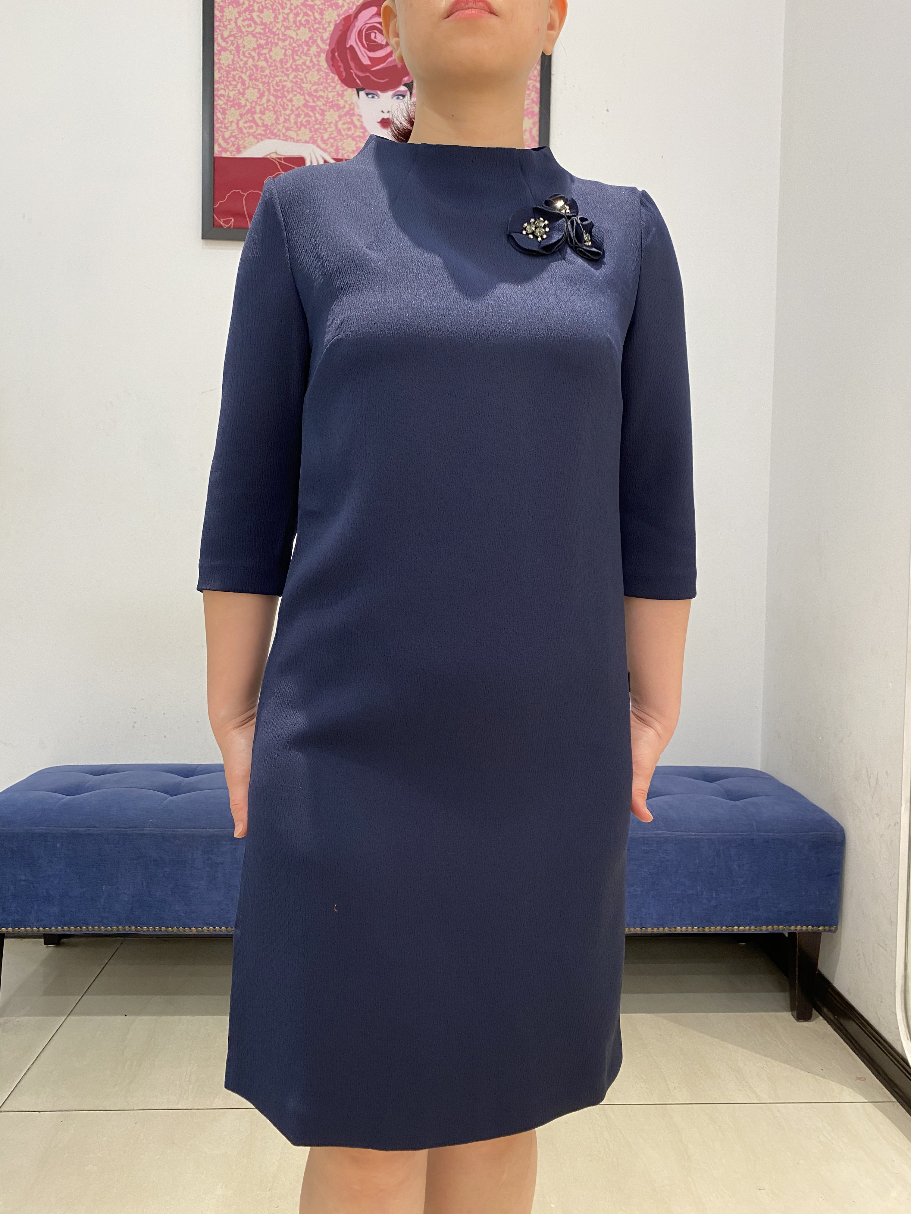 Váy xanh tay lỡ đính hoa