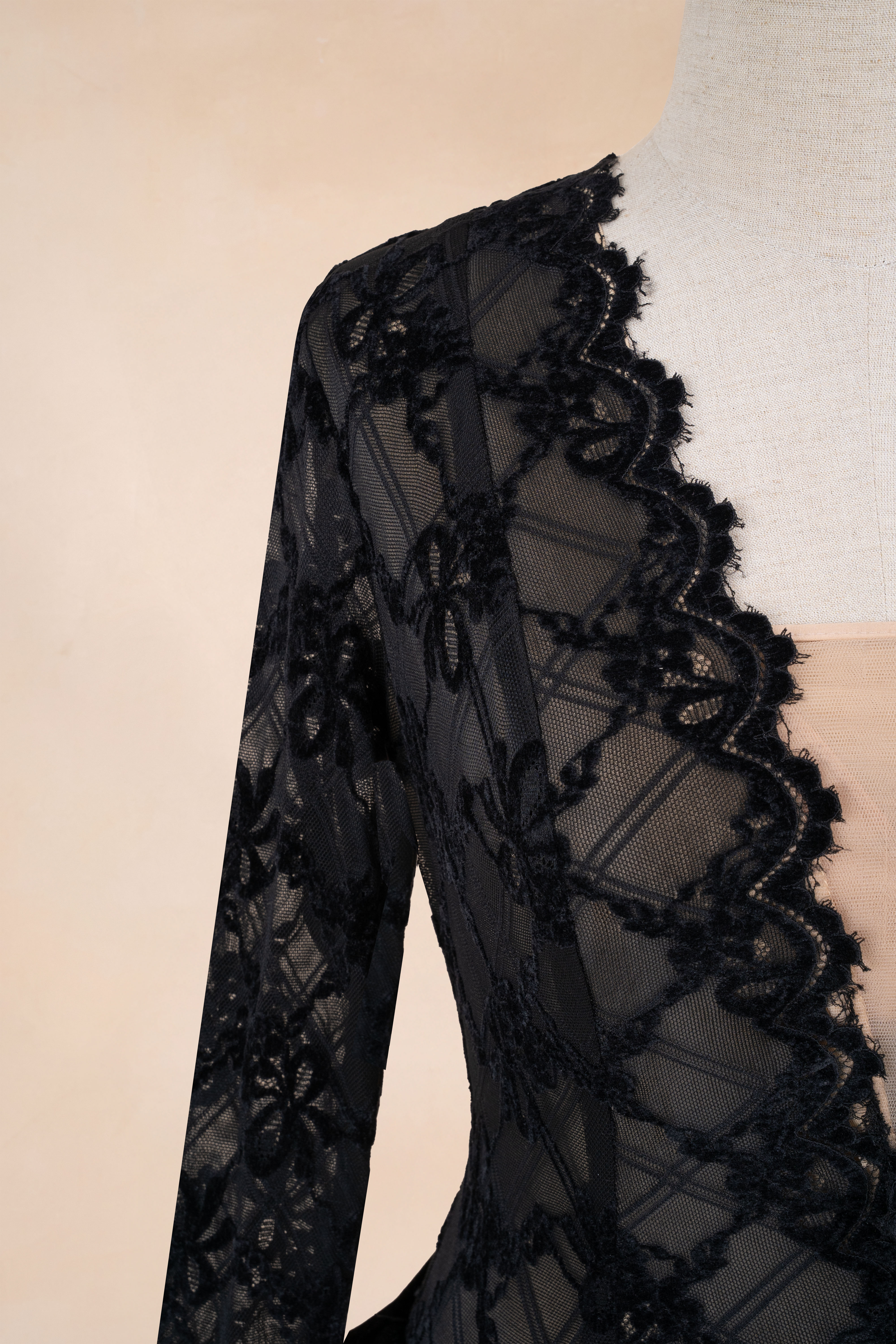 Đầm Xoè Cổ V Phối Nhung Dáng Ngắn_thumbnail_3