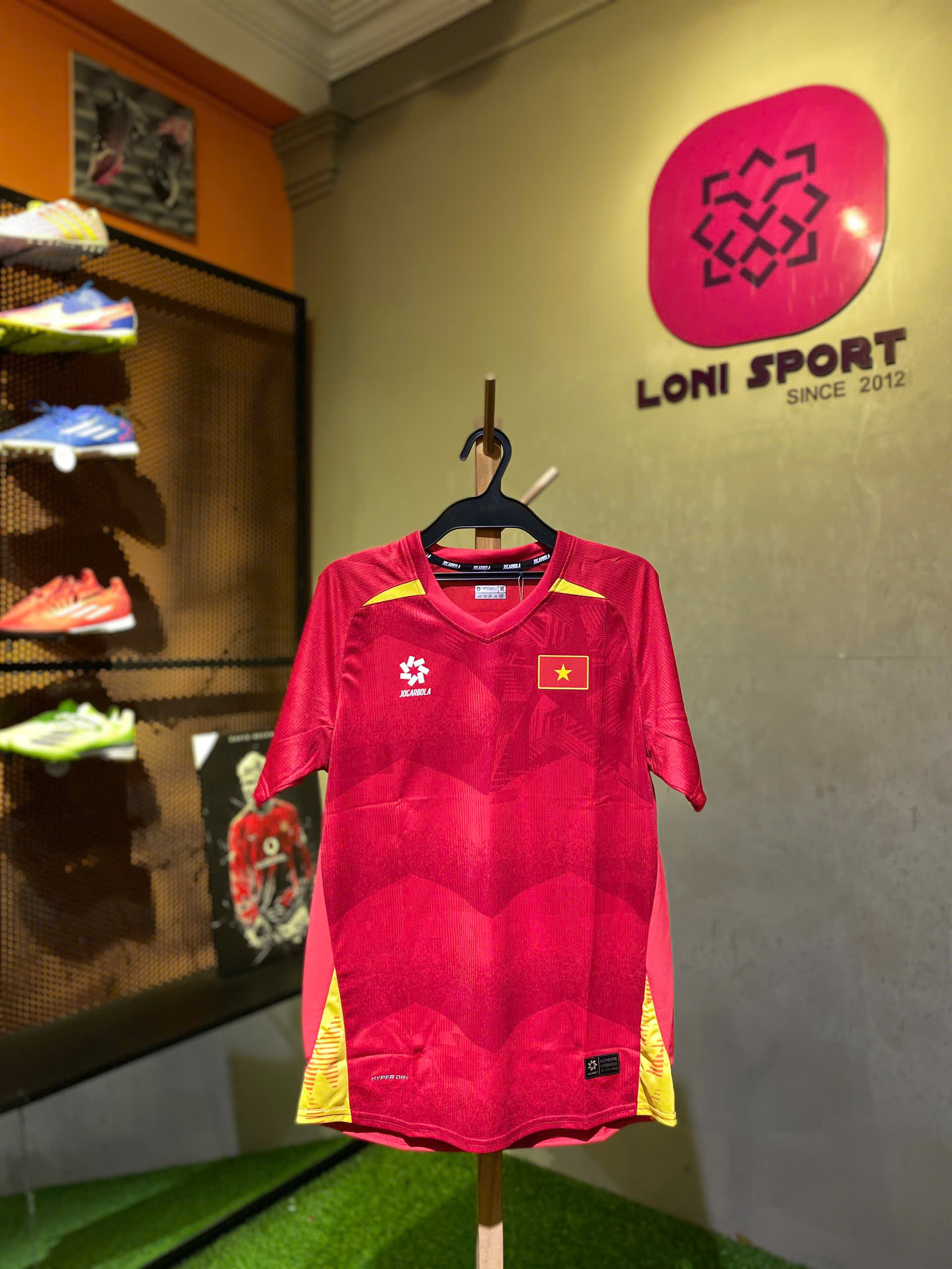 Áo đội tuyển Việt Nam sân nhà đỏ 2025 PLAYER_thumbnail_0