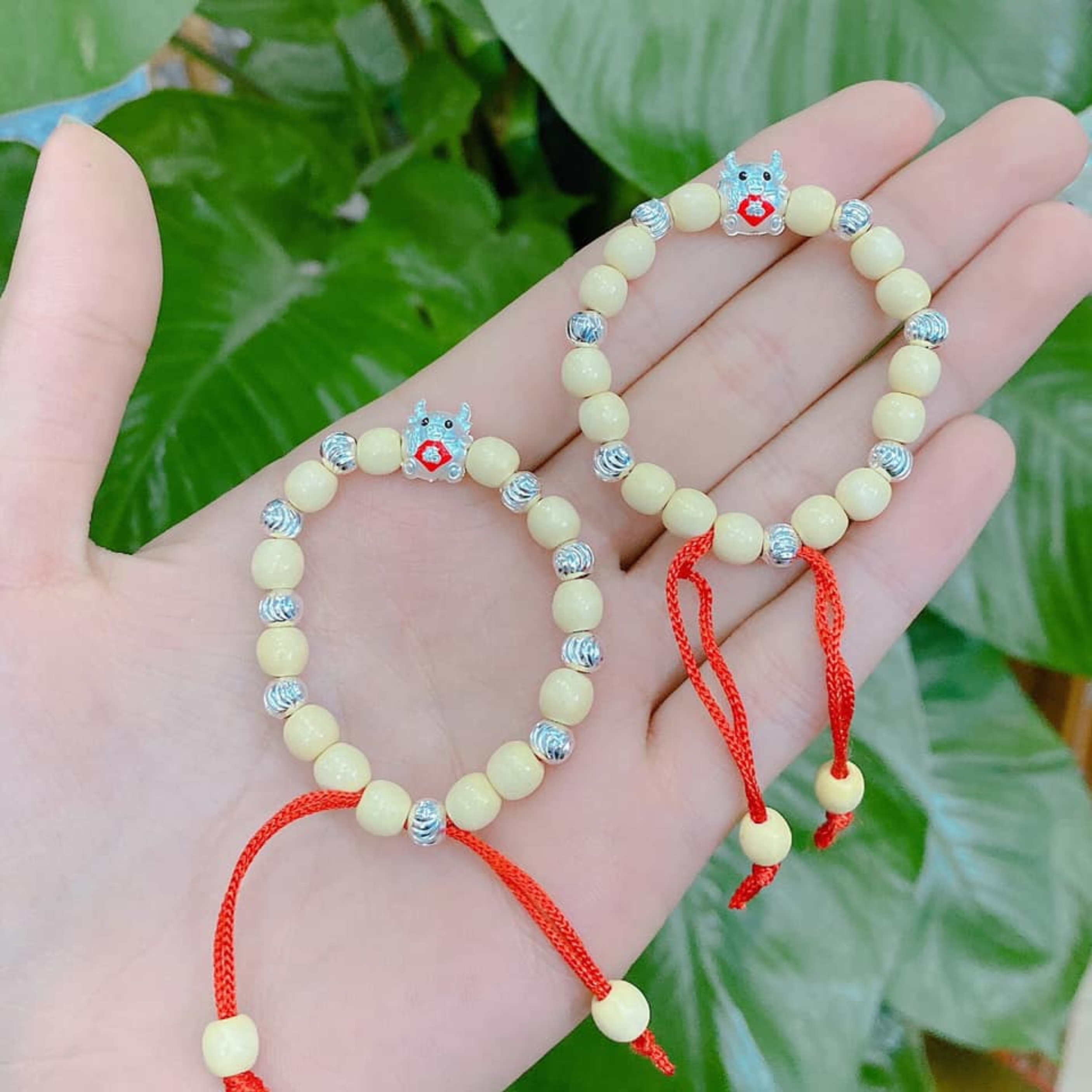 B28 - Lắc tay vòng dâu mix bi bạc khắc tên con giáp_thumbnail_2