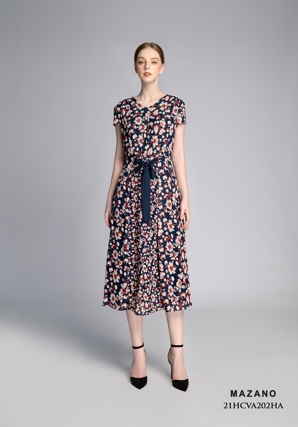 Váy xòe họa tiết hoa thắt đai