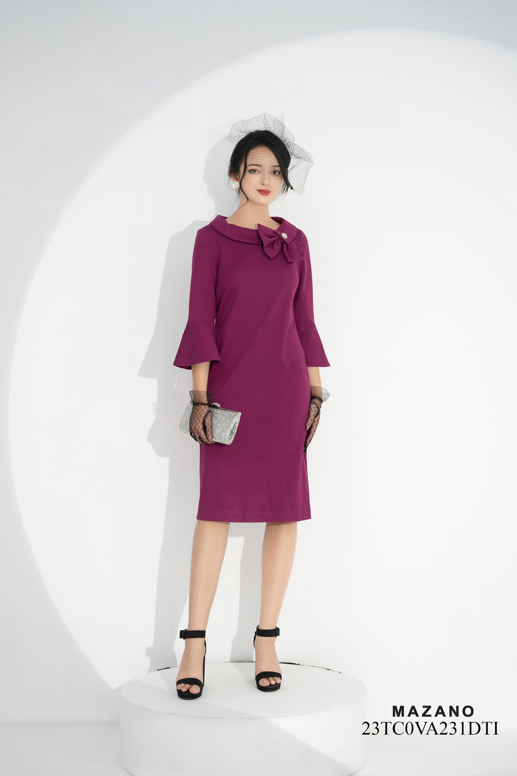 Đầm Suông Cổ Cách Điệu Đính Nơ Tay